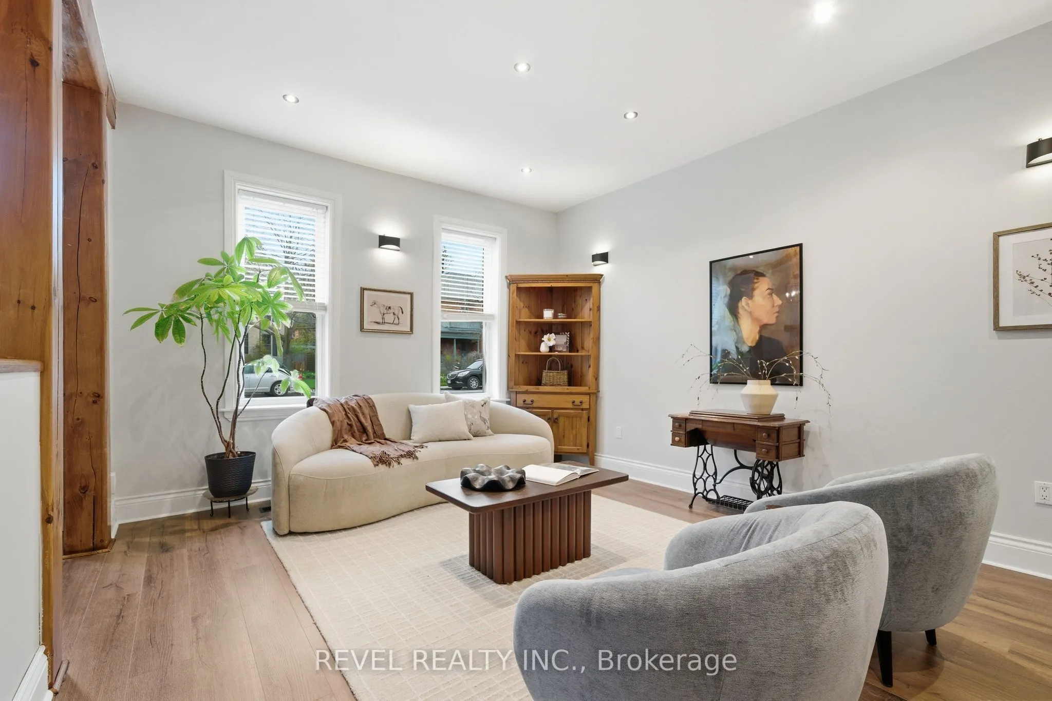 52 Cambridge Street N