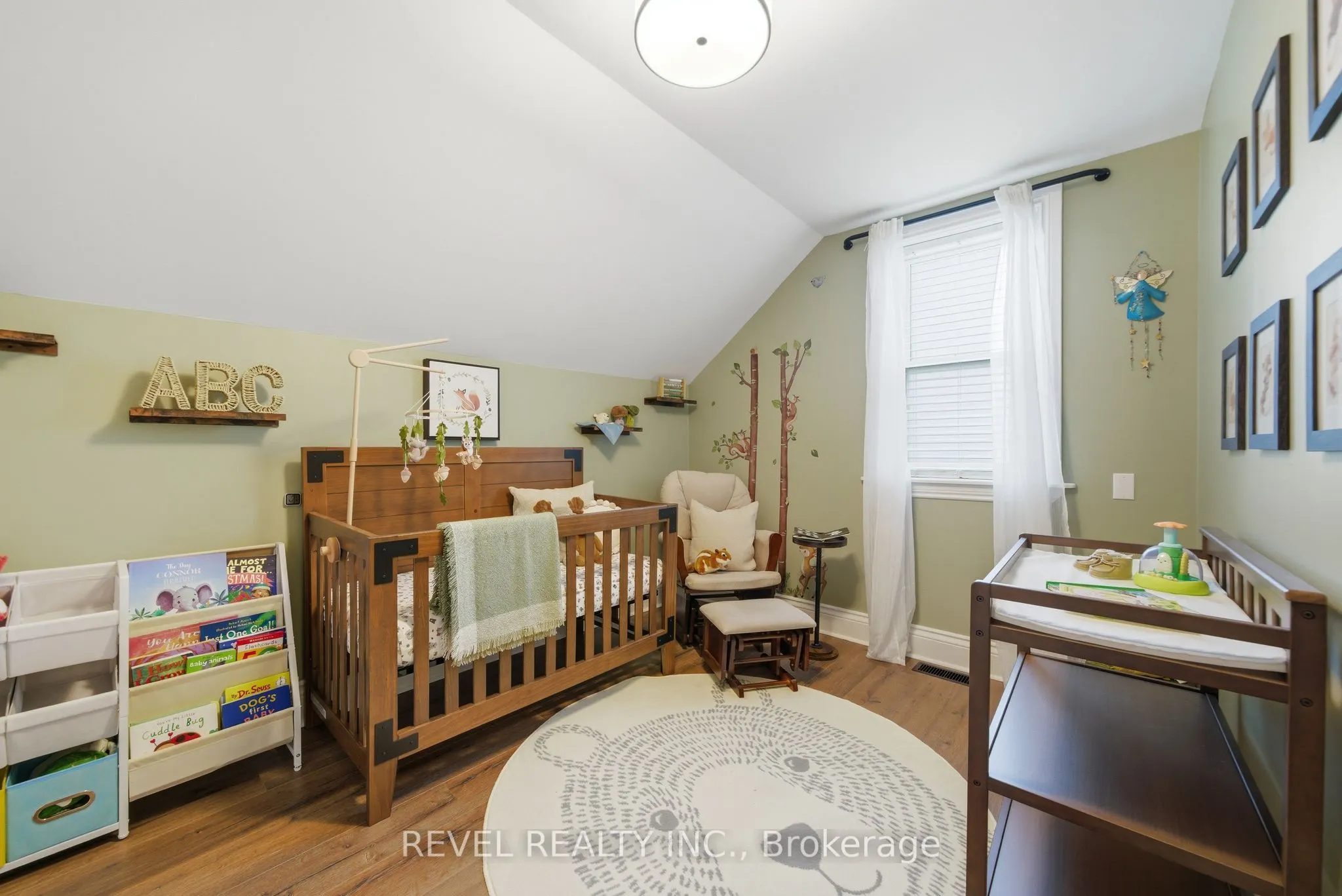 52 Cambridge Street N
