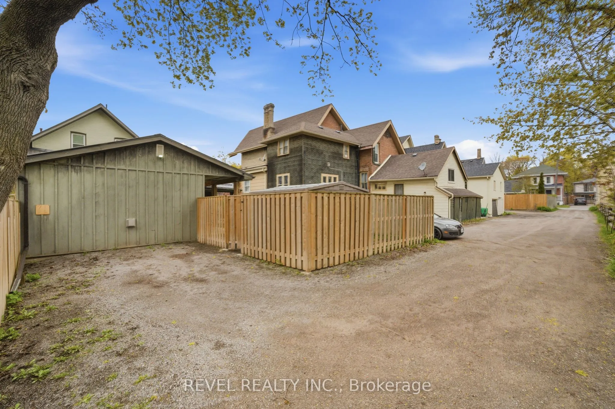 52 Cambridge Street N