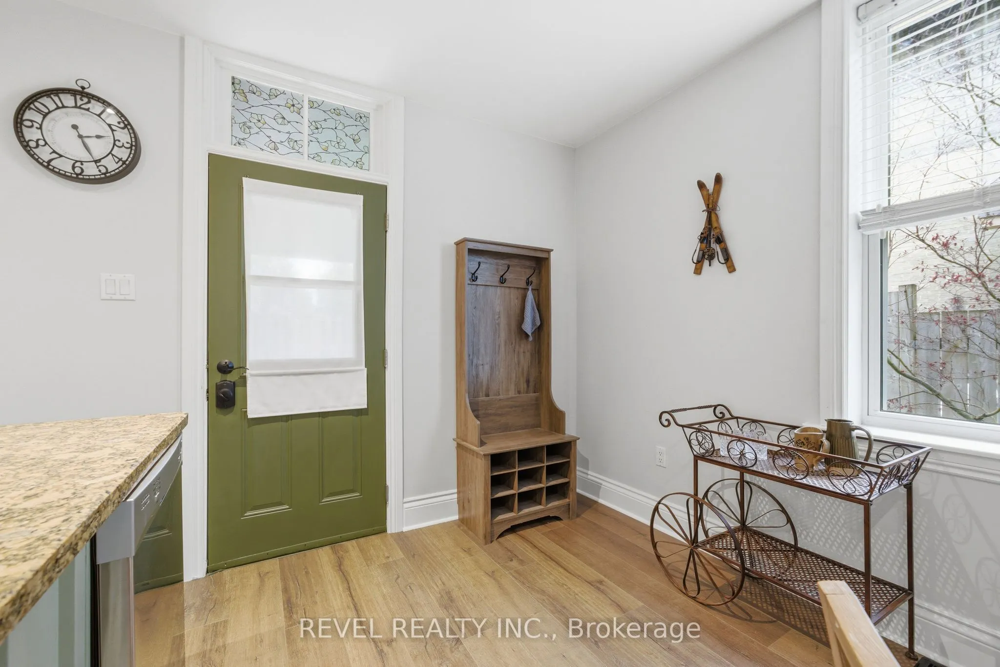 52 Cambridge Street N