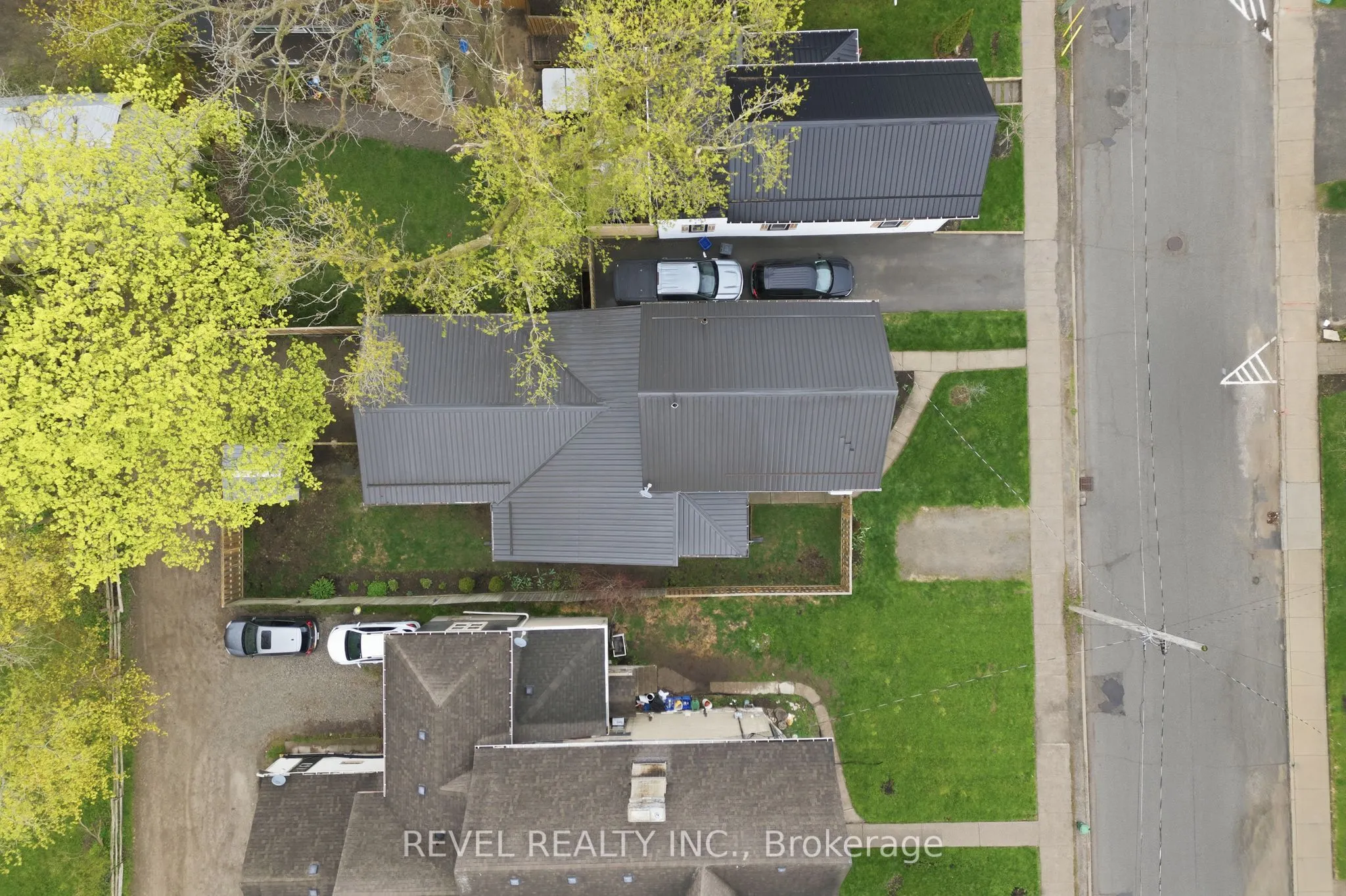 52 Cambridge Street N