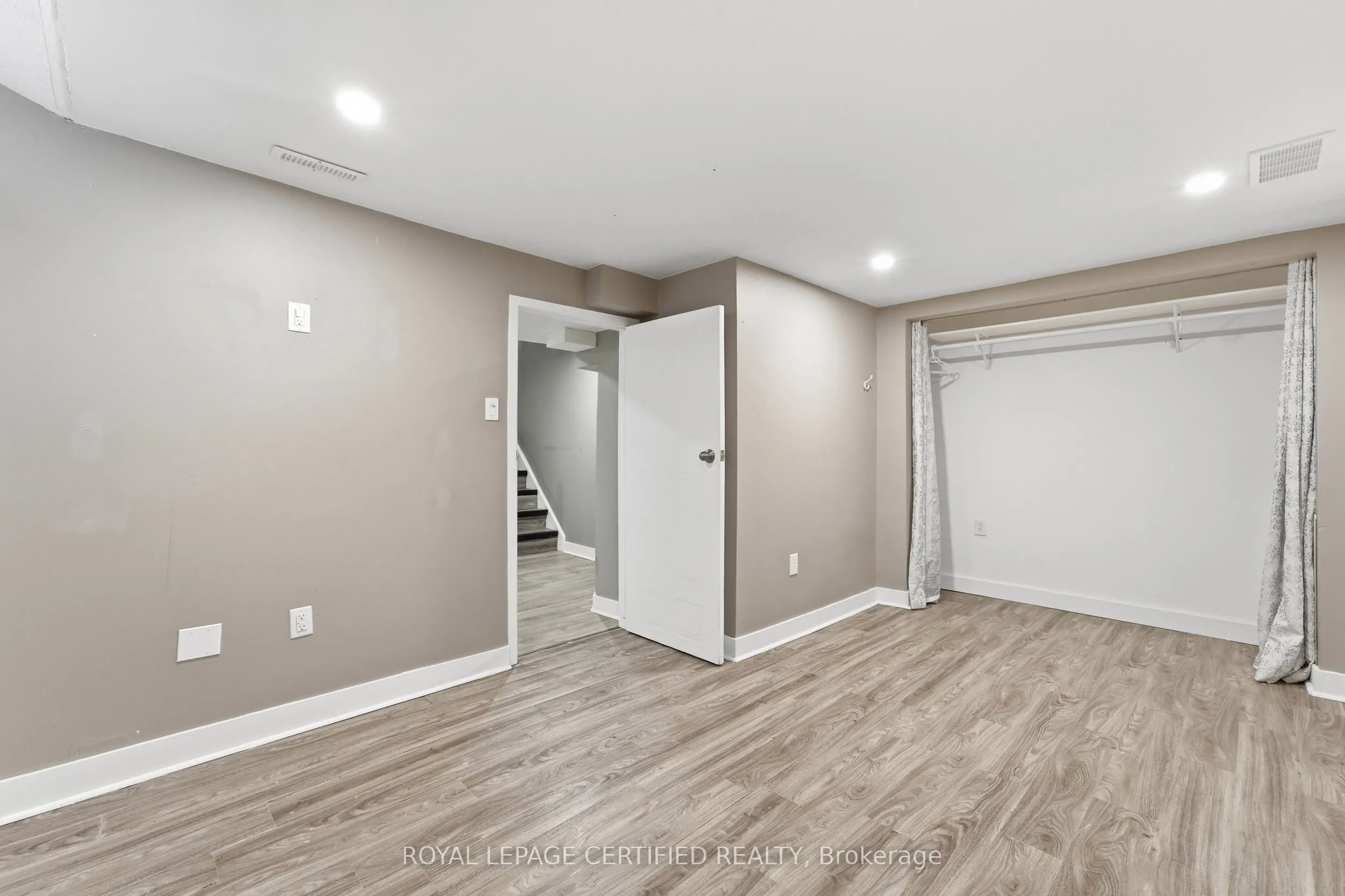 208 Deveron Crescent