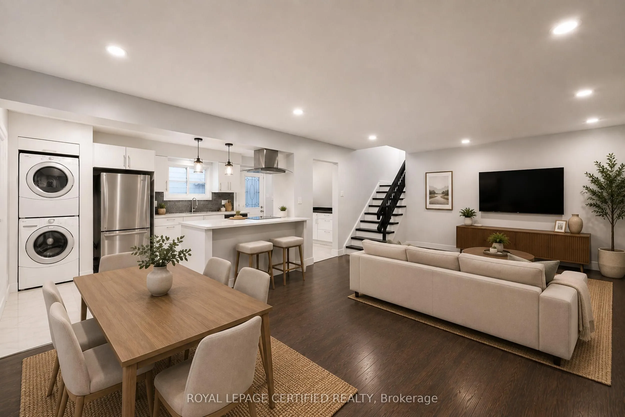 208 Deveron Crescent