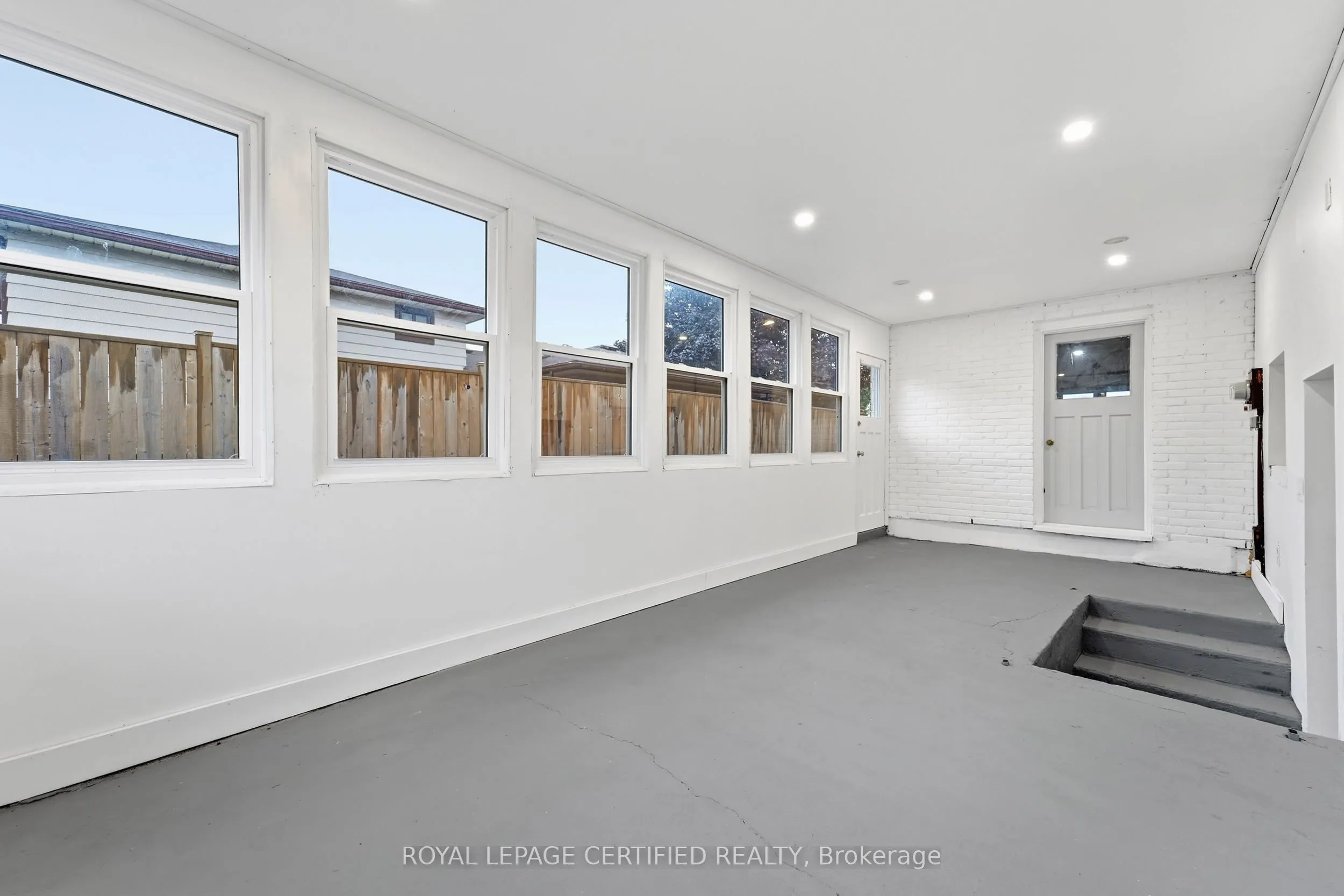 208 Deveron Crescent
