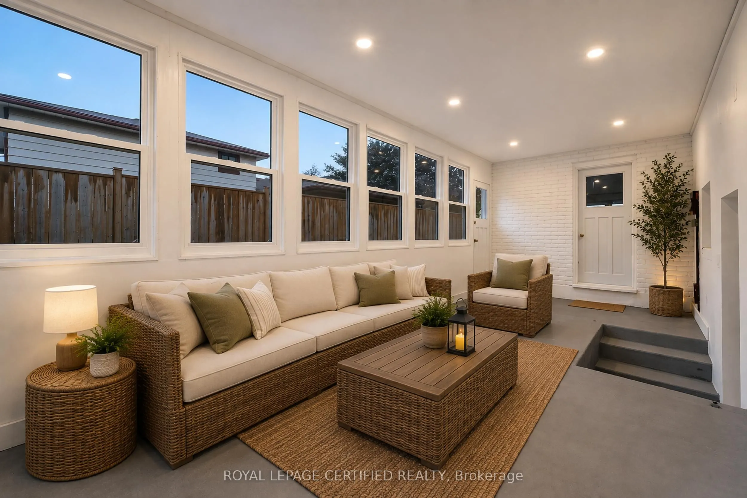 208 Deveron Crescent