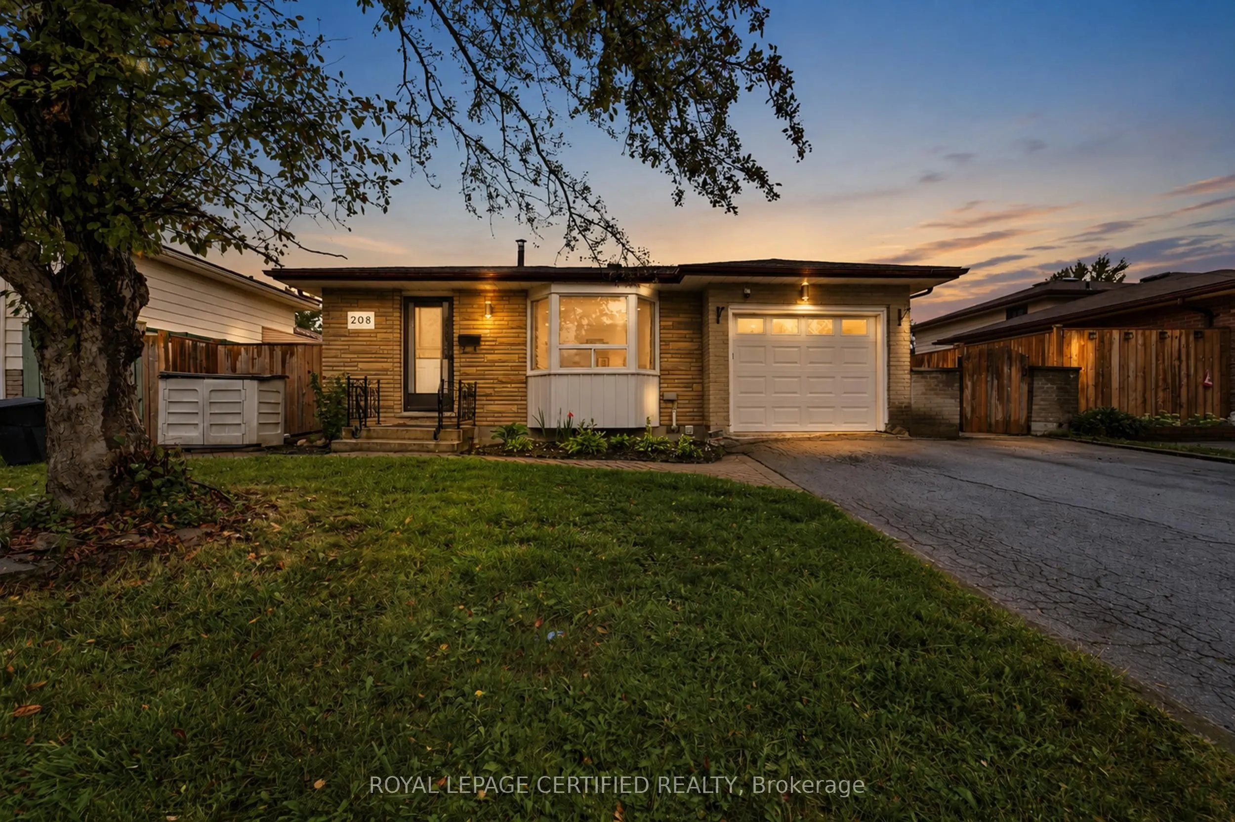 208 Deveron Crescent