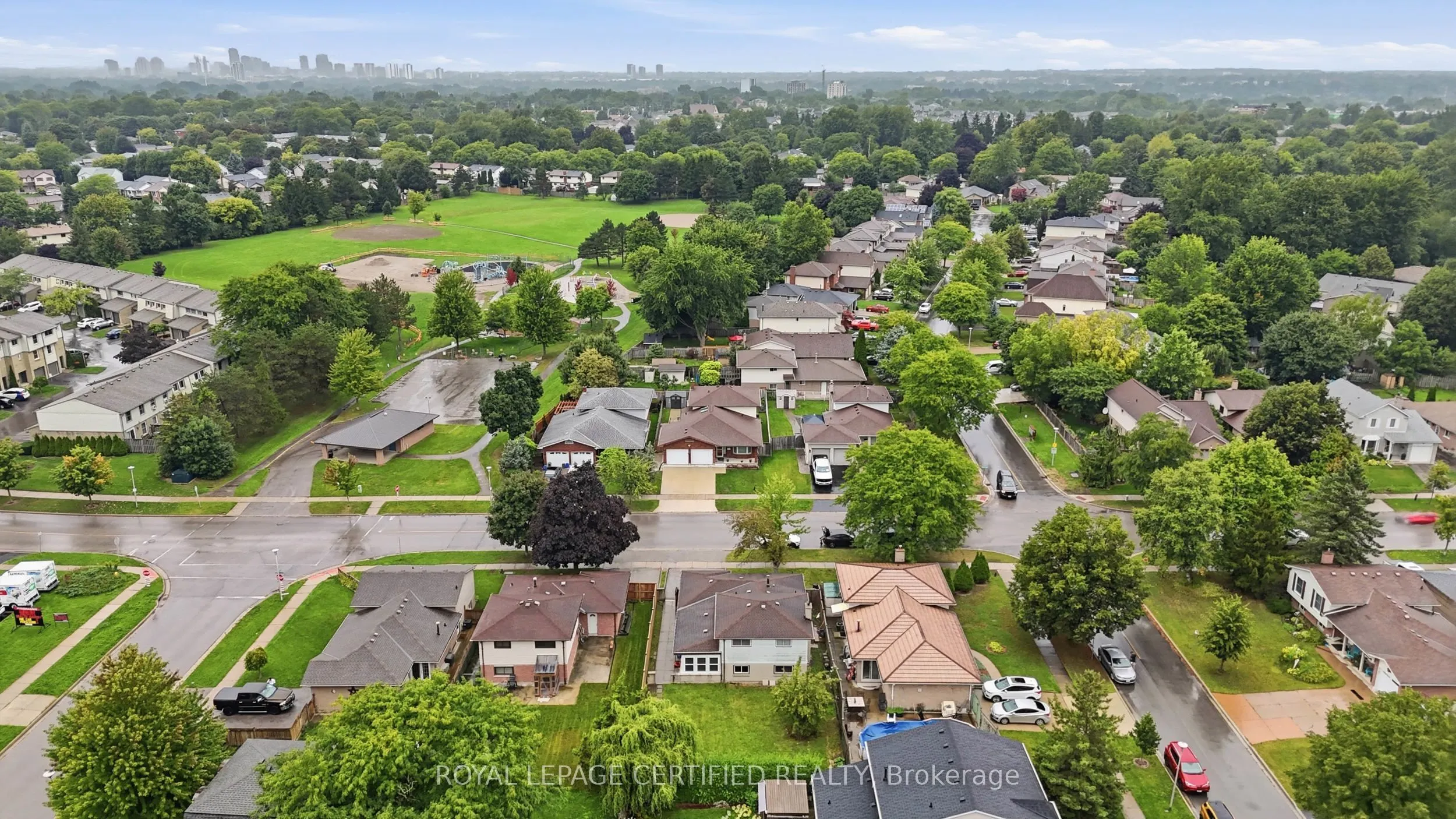 208 Deveron Crescent