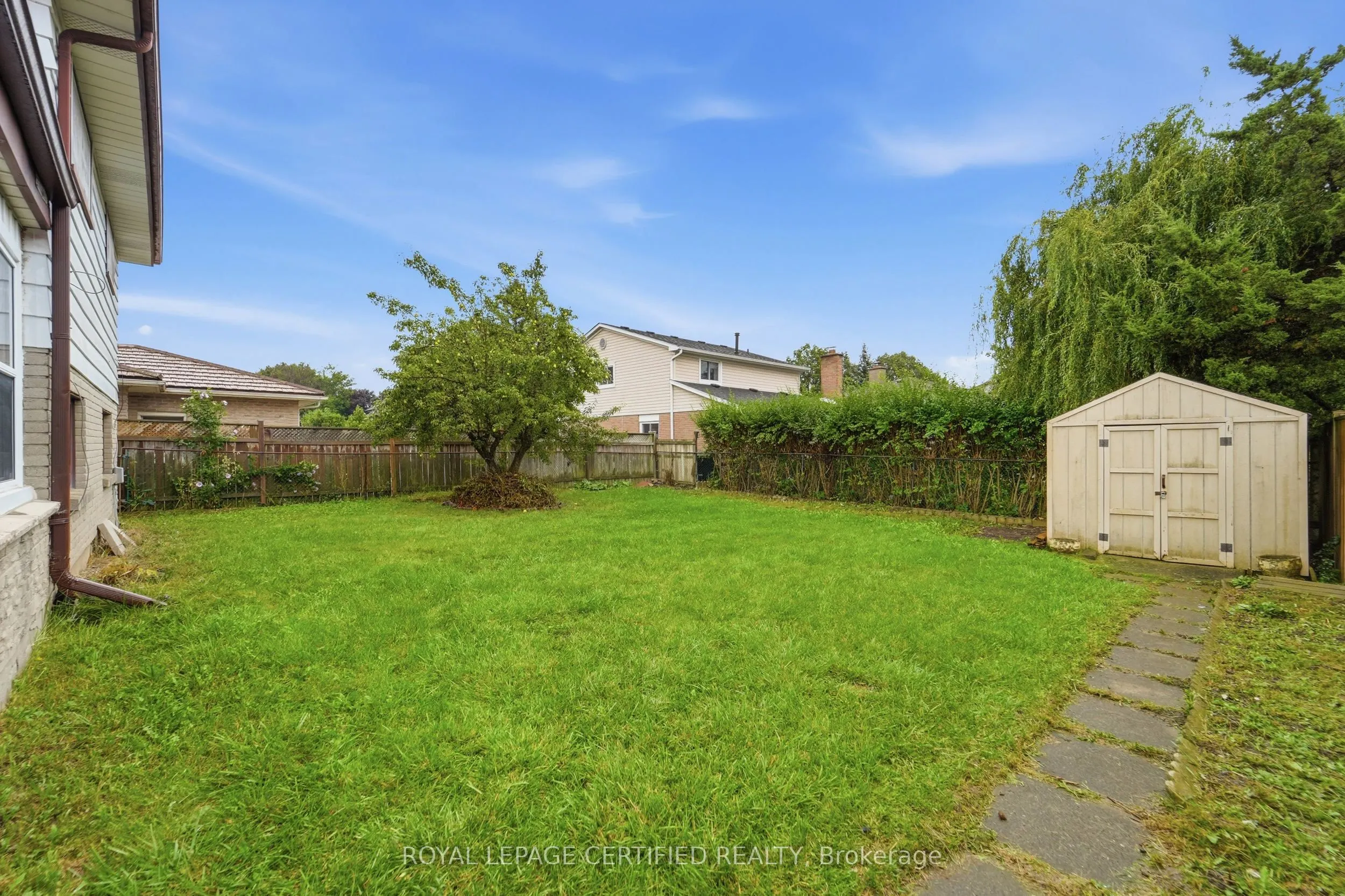 208 Deveron Crescent