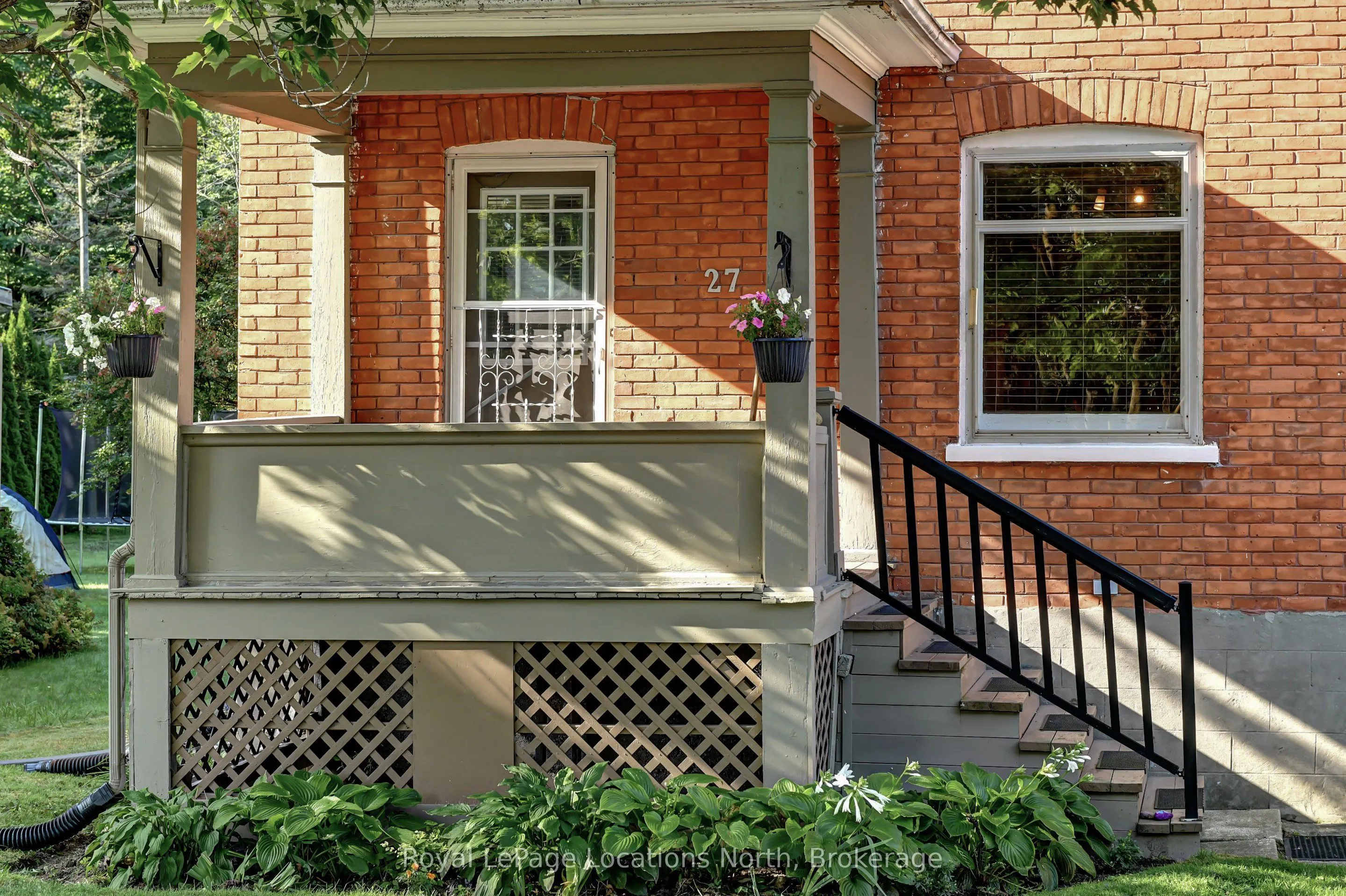 27 Edwin Street E