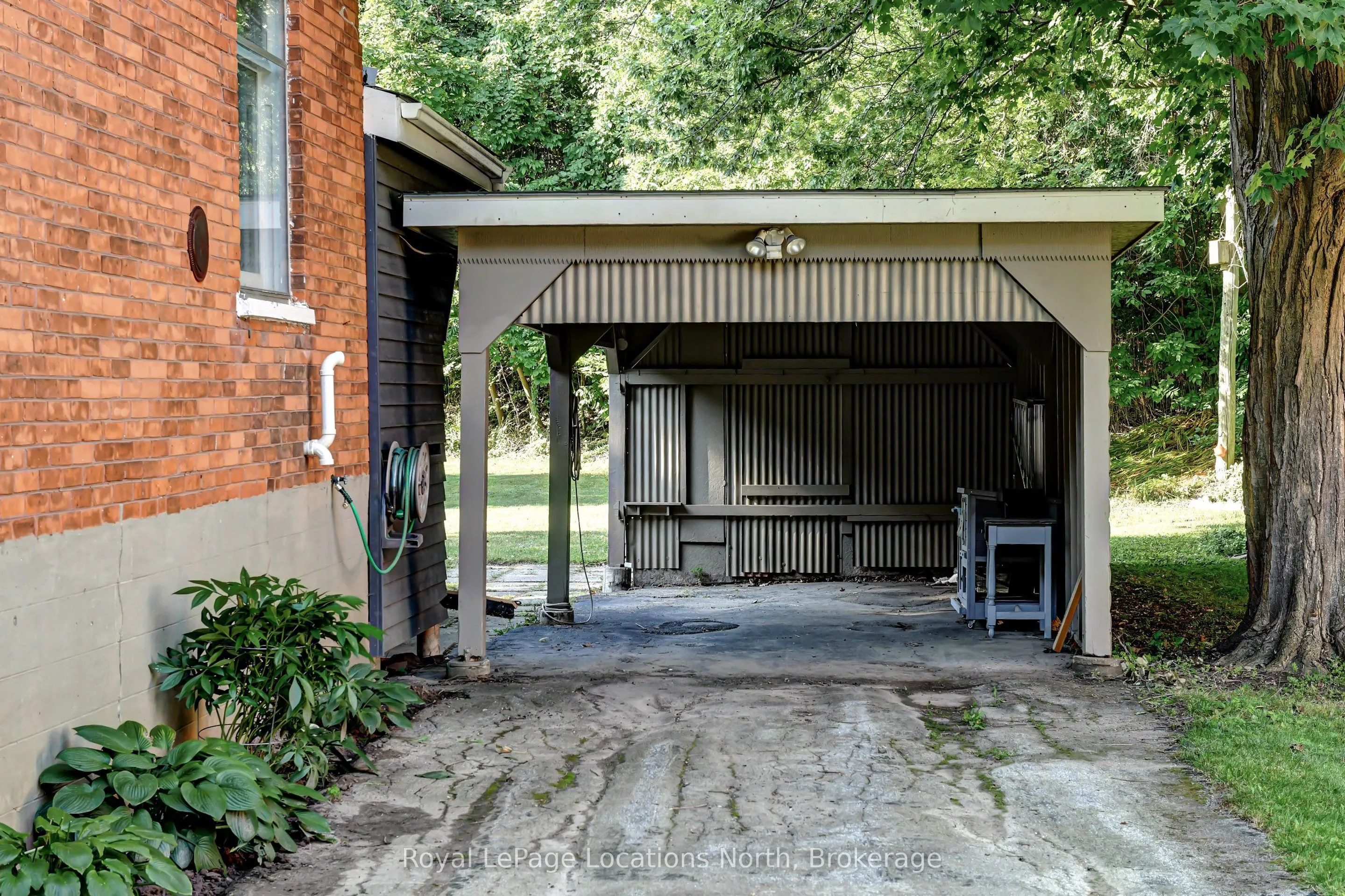 27 Edwin Street E