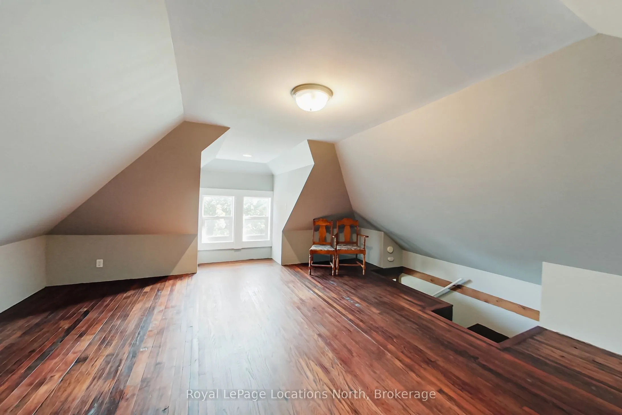 27 Edwin Street E