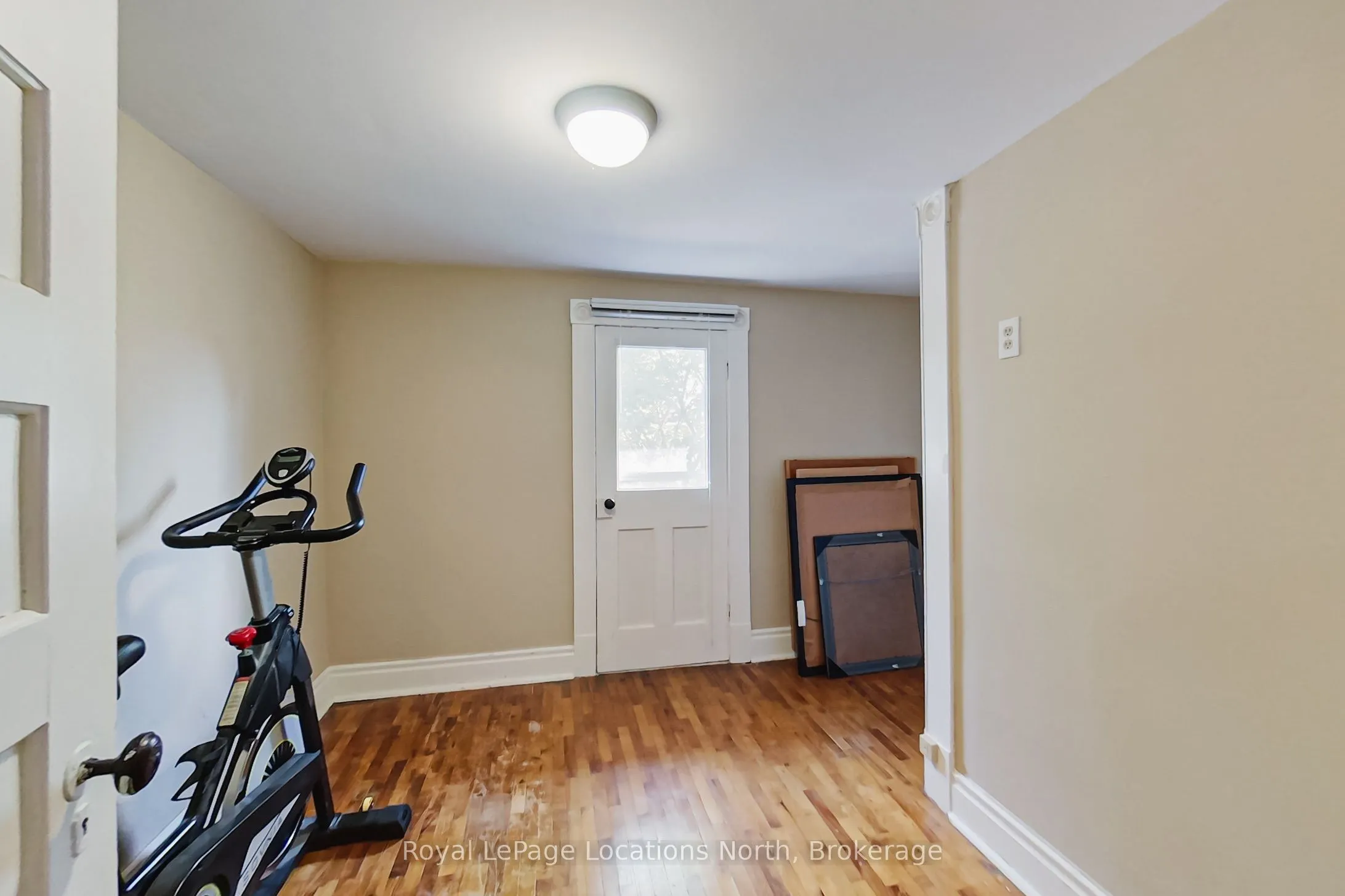 27 Edwin Street E