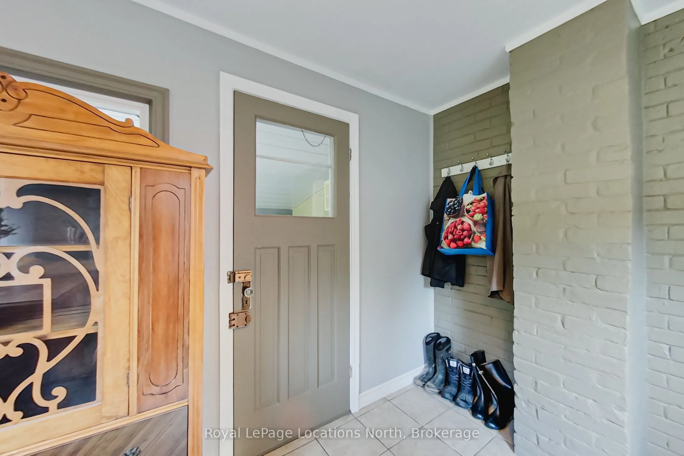 27 Edwin Street E