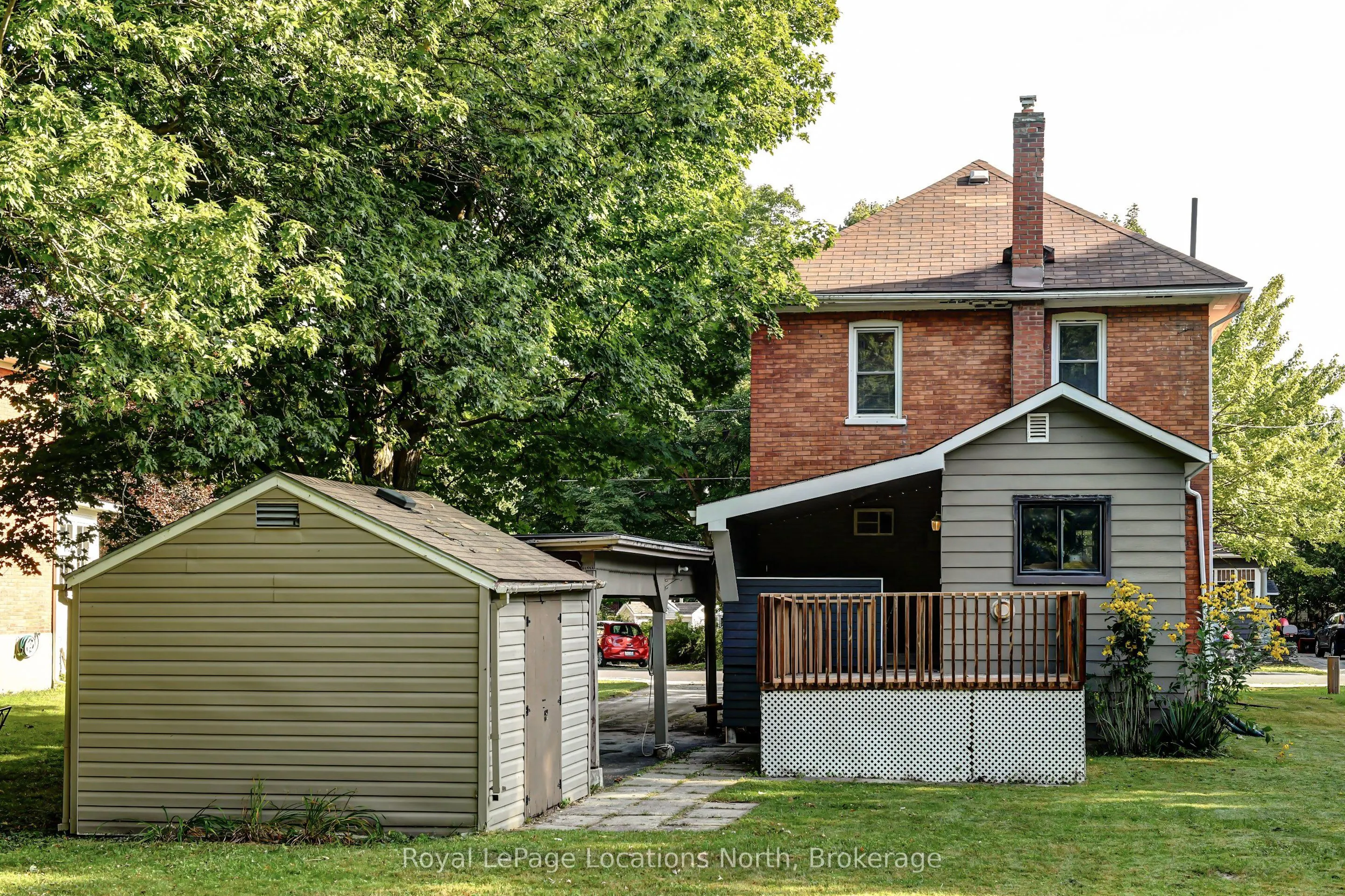 27 Edwin Street E