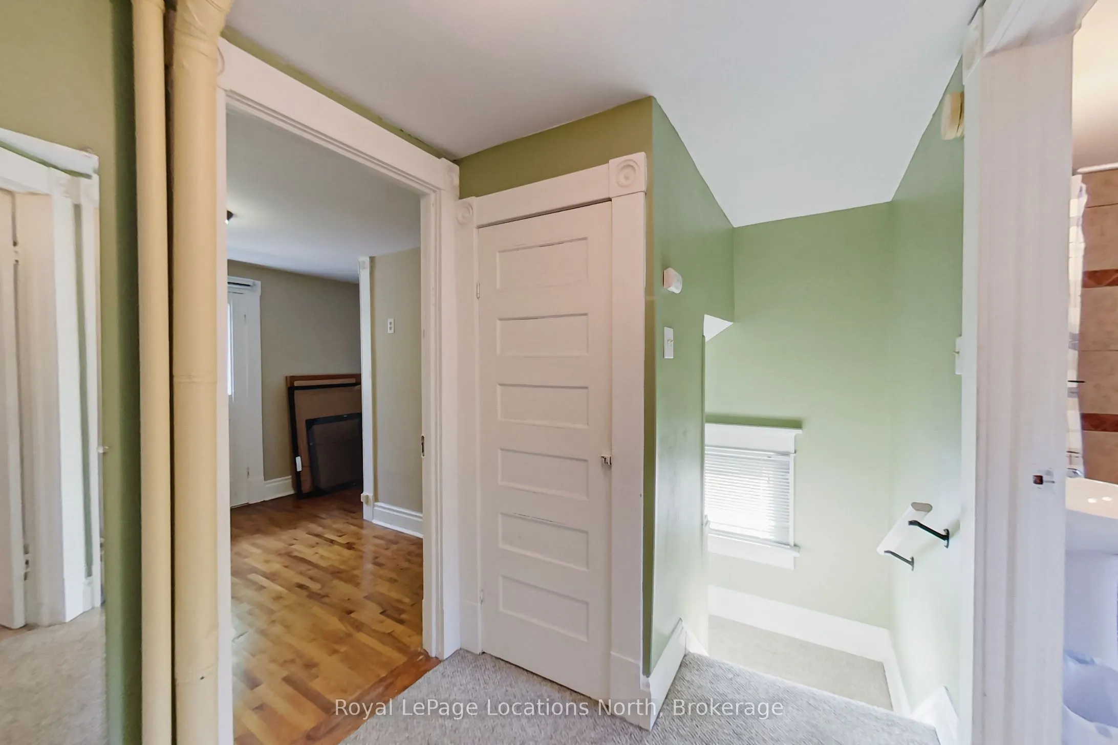 27 Edwin Street E