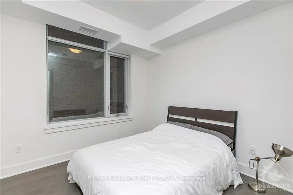 255 Bay Street #905