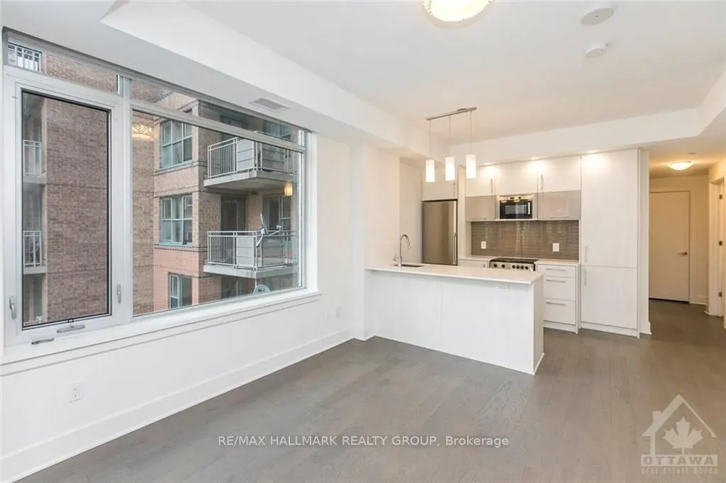 255 Bay Street #905
