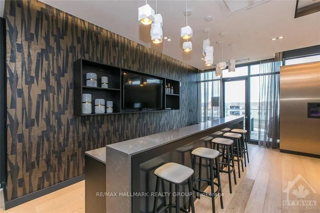 255 Bay Street #905