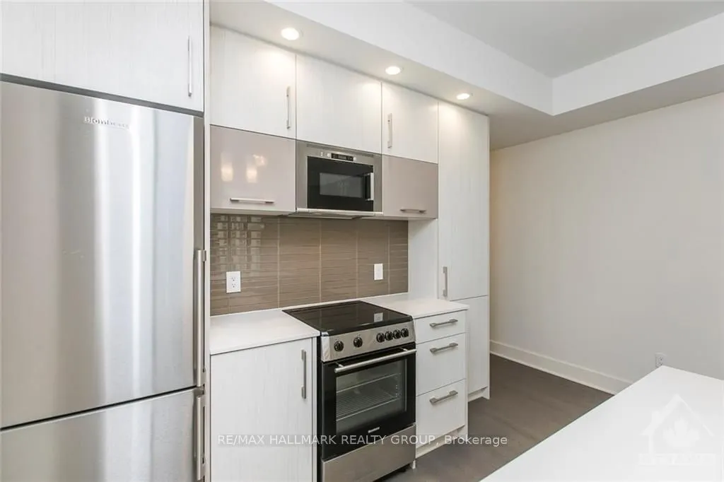 255 Bay Street #905