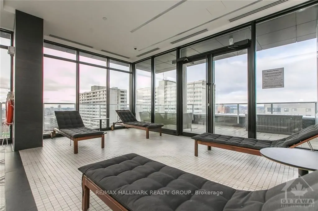 255 Bay Street #905
