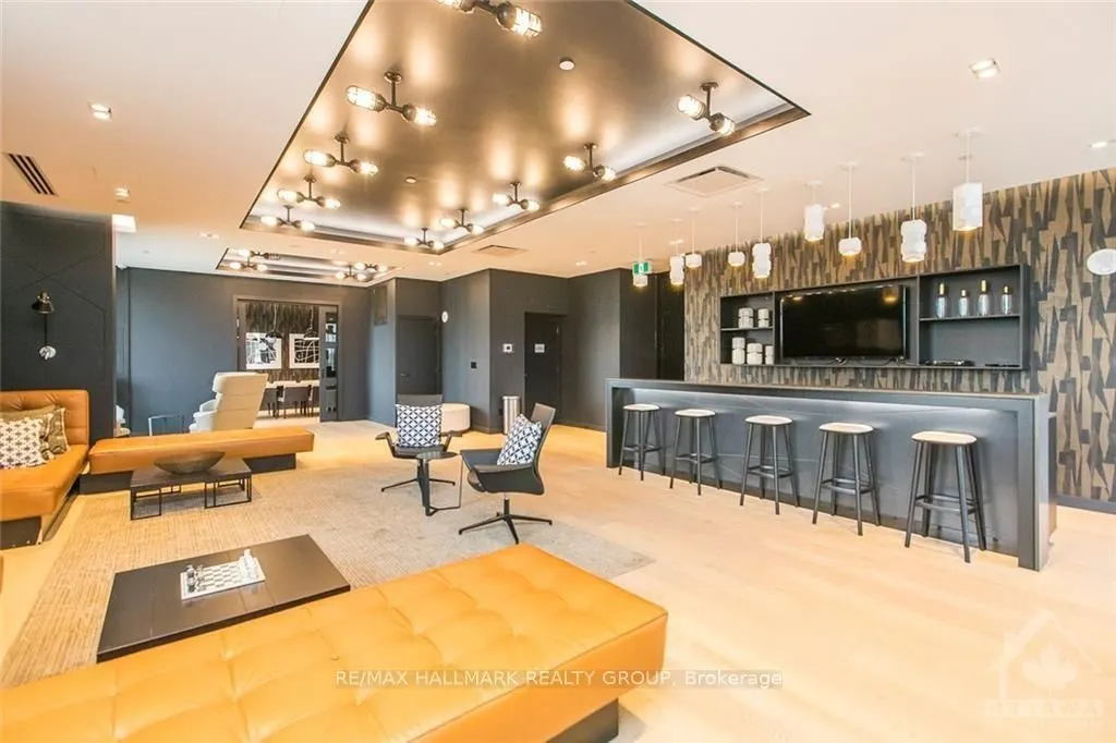 255 Bay Street #905