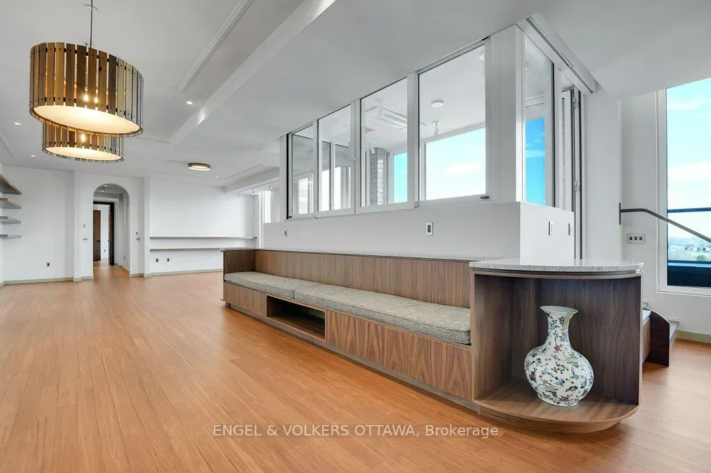 135 Barrette Street #PH4