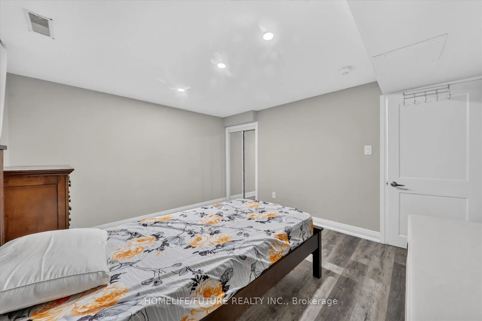 7 Cardill Crescent