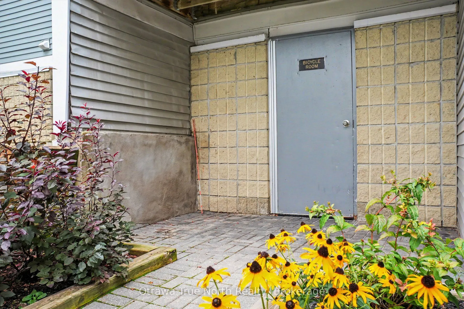 212 Viewmount Drive #218