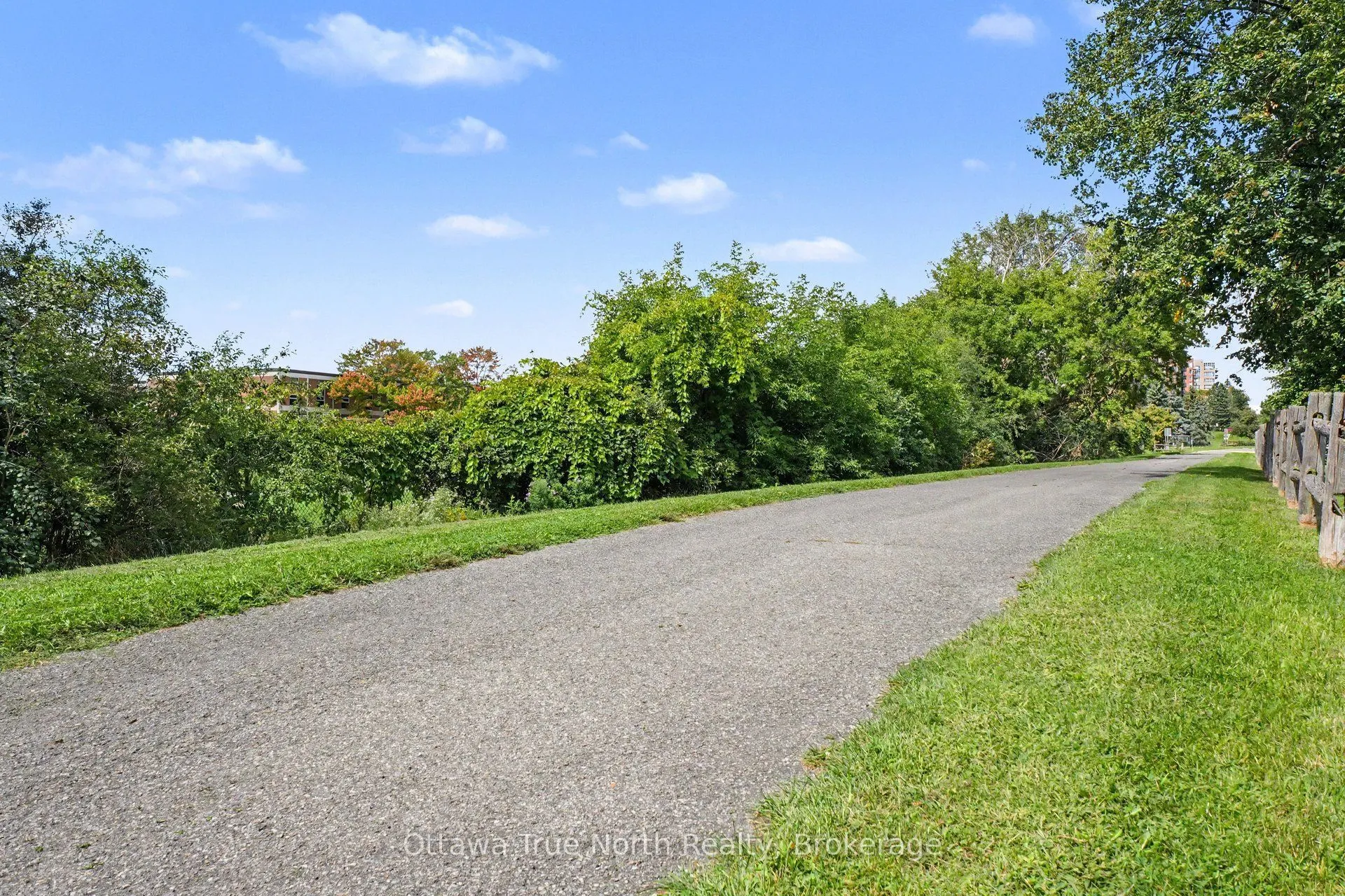 212 Viewmount Drive #218