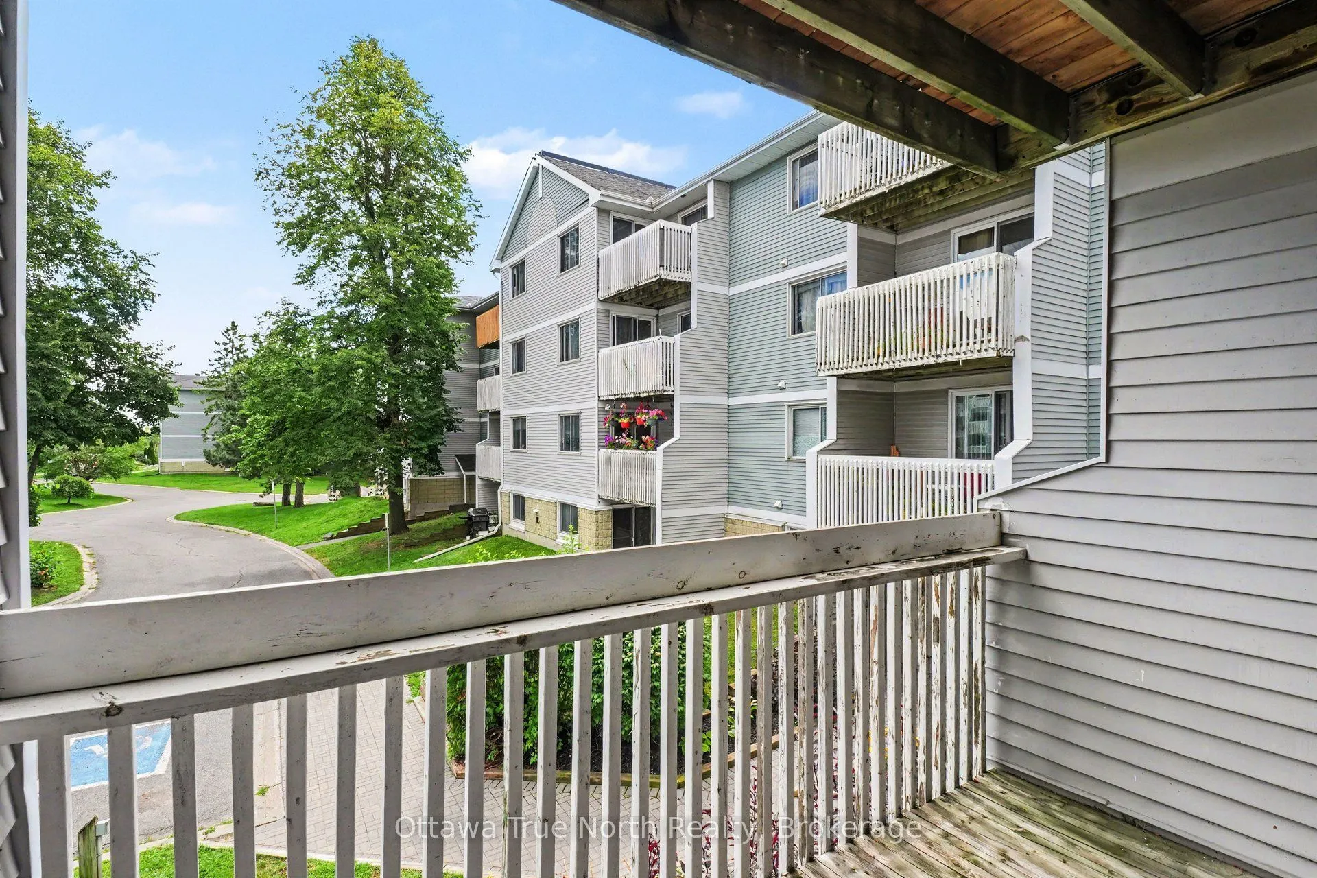 212 Viewmount Drive #218