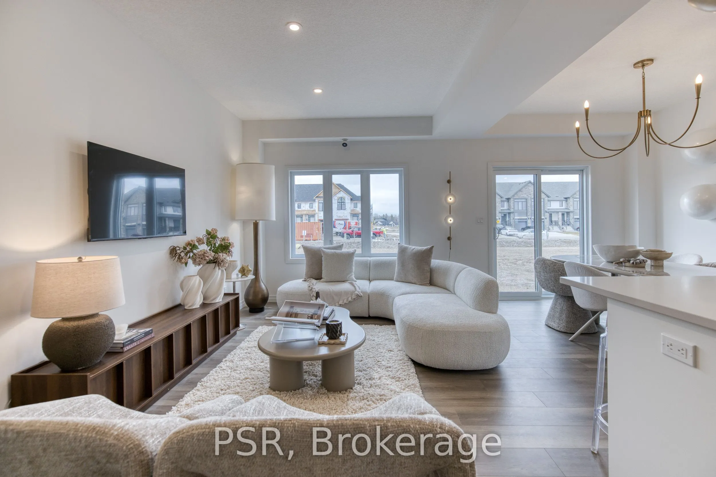 200 Rivergreen Crescent