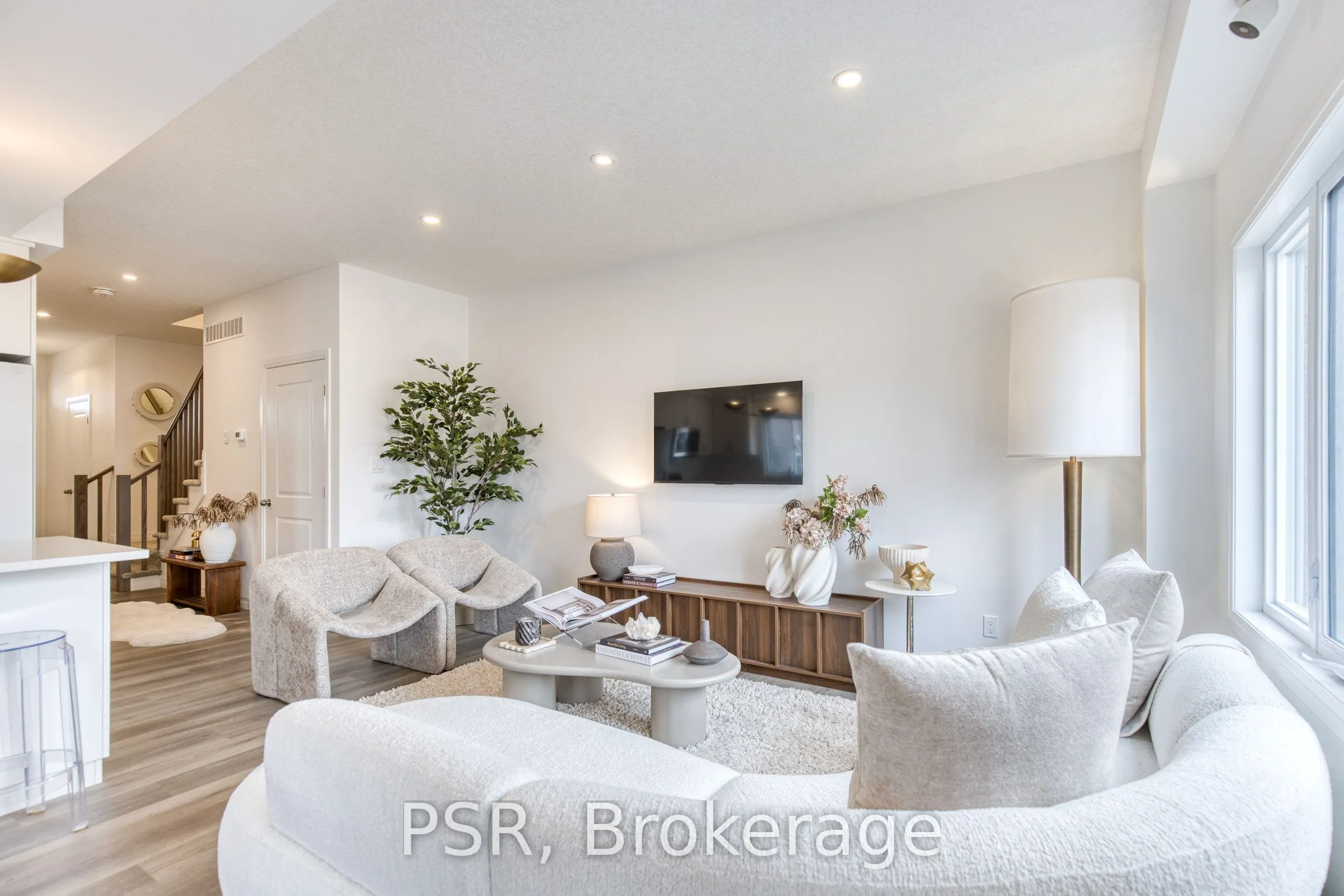 200 Rivergreen Crescent