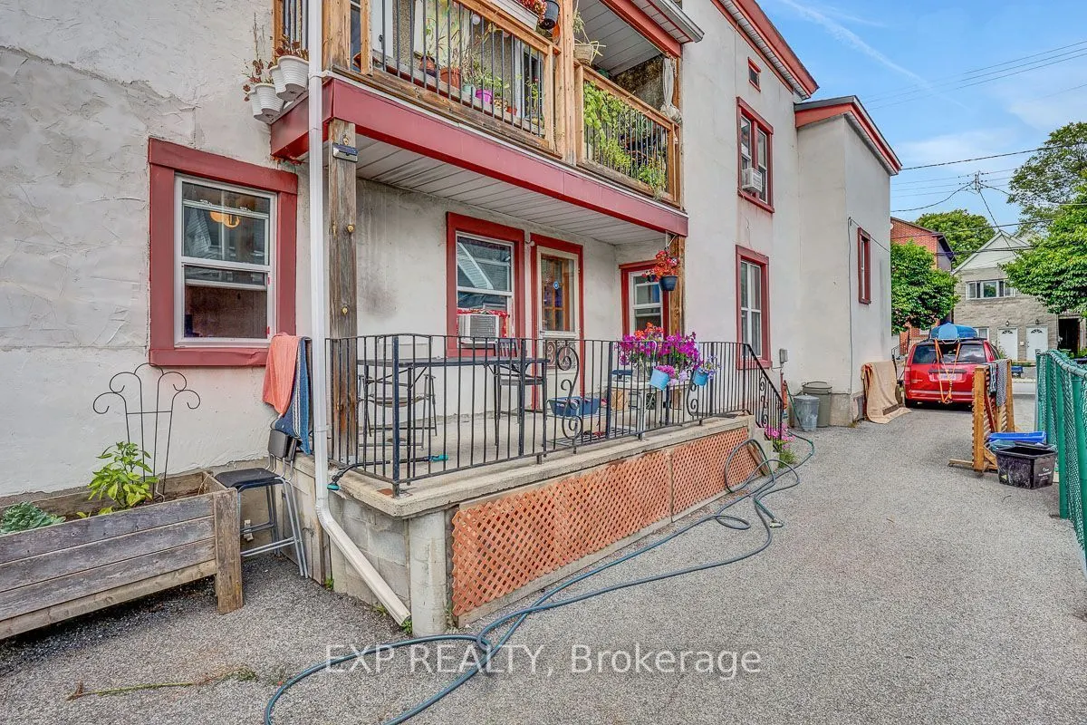 108 Lebreton Street N