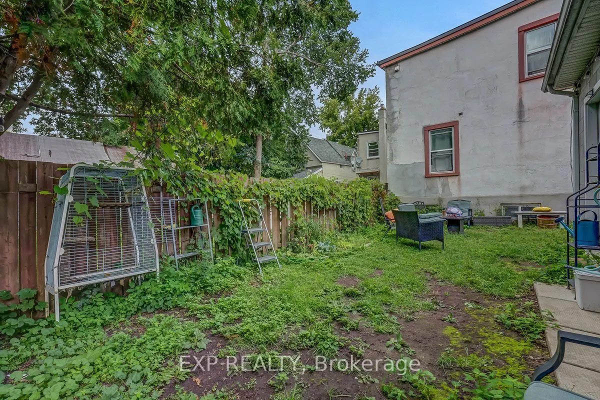 108 Lebreton Street N