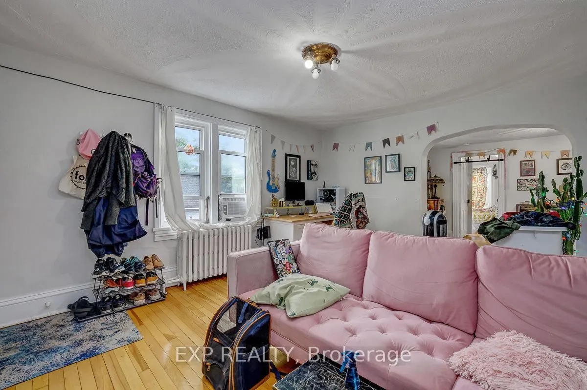 108 Lebreton Street N