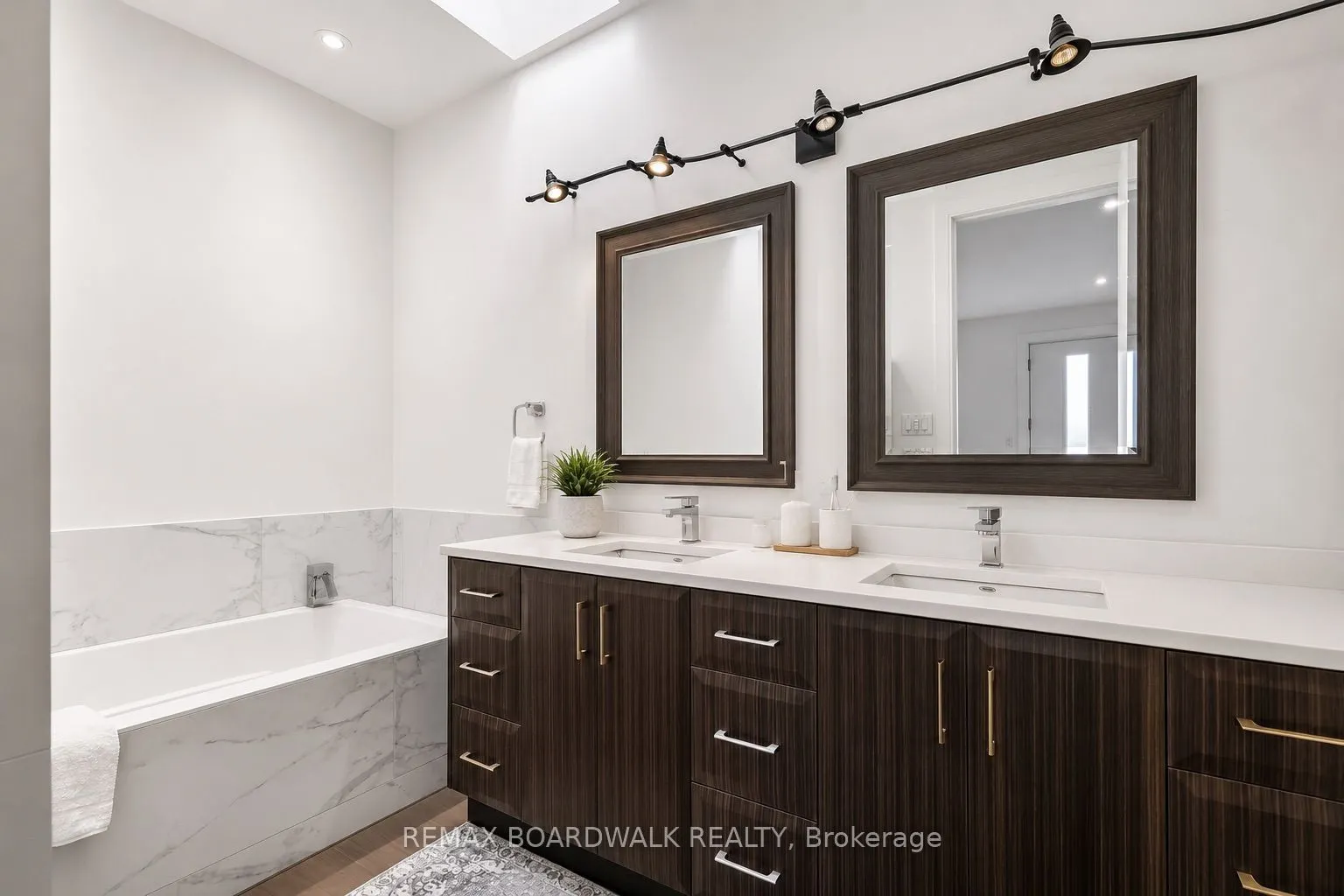 246 Westhaven Crescent