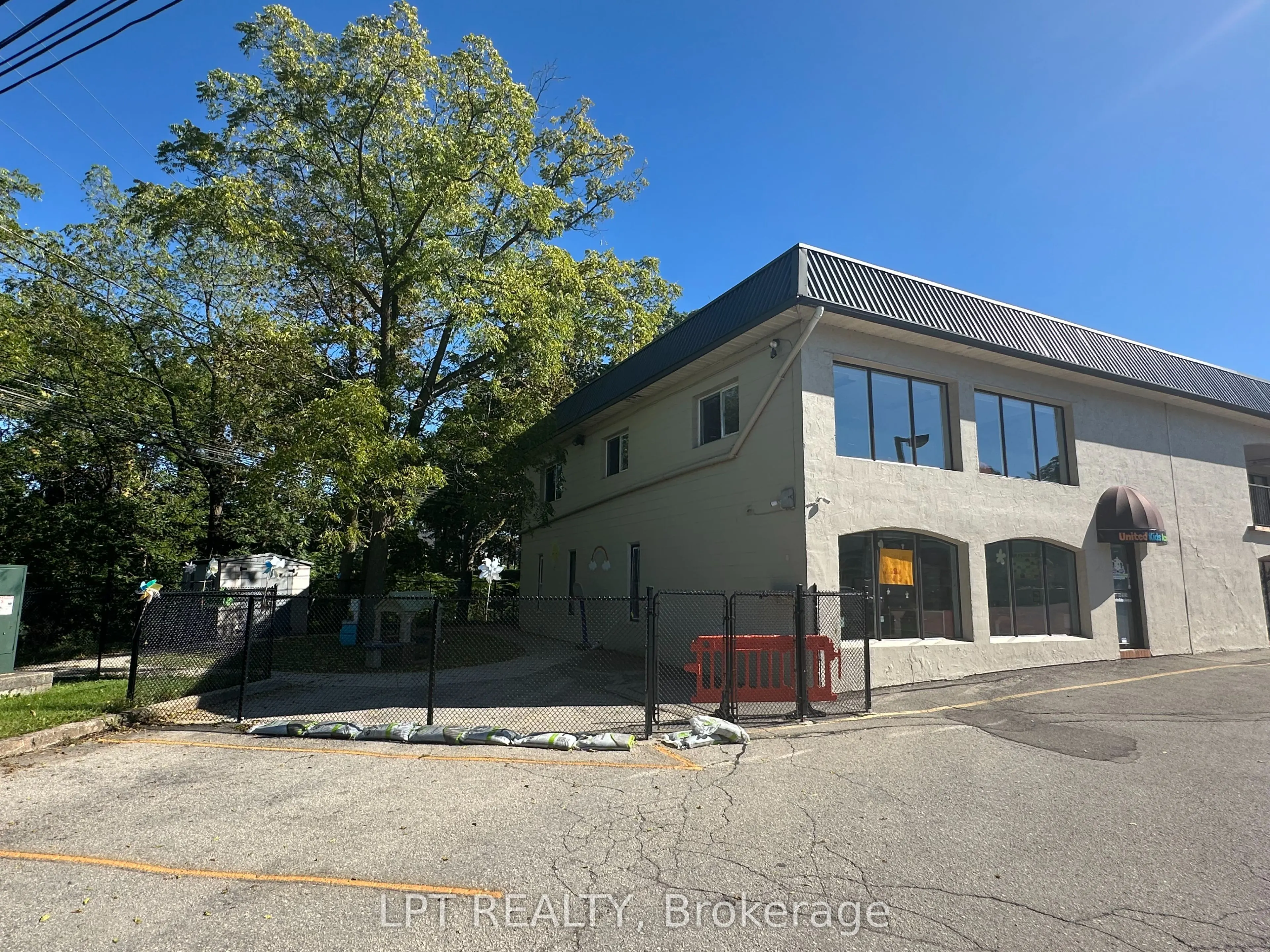76 Main Street W #13-14