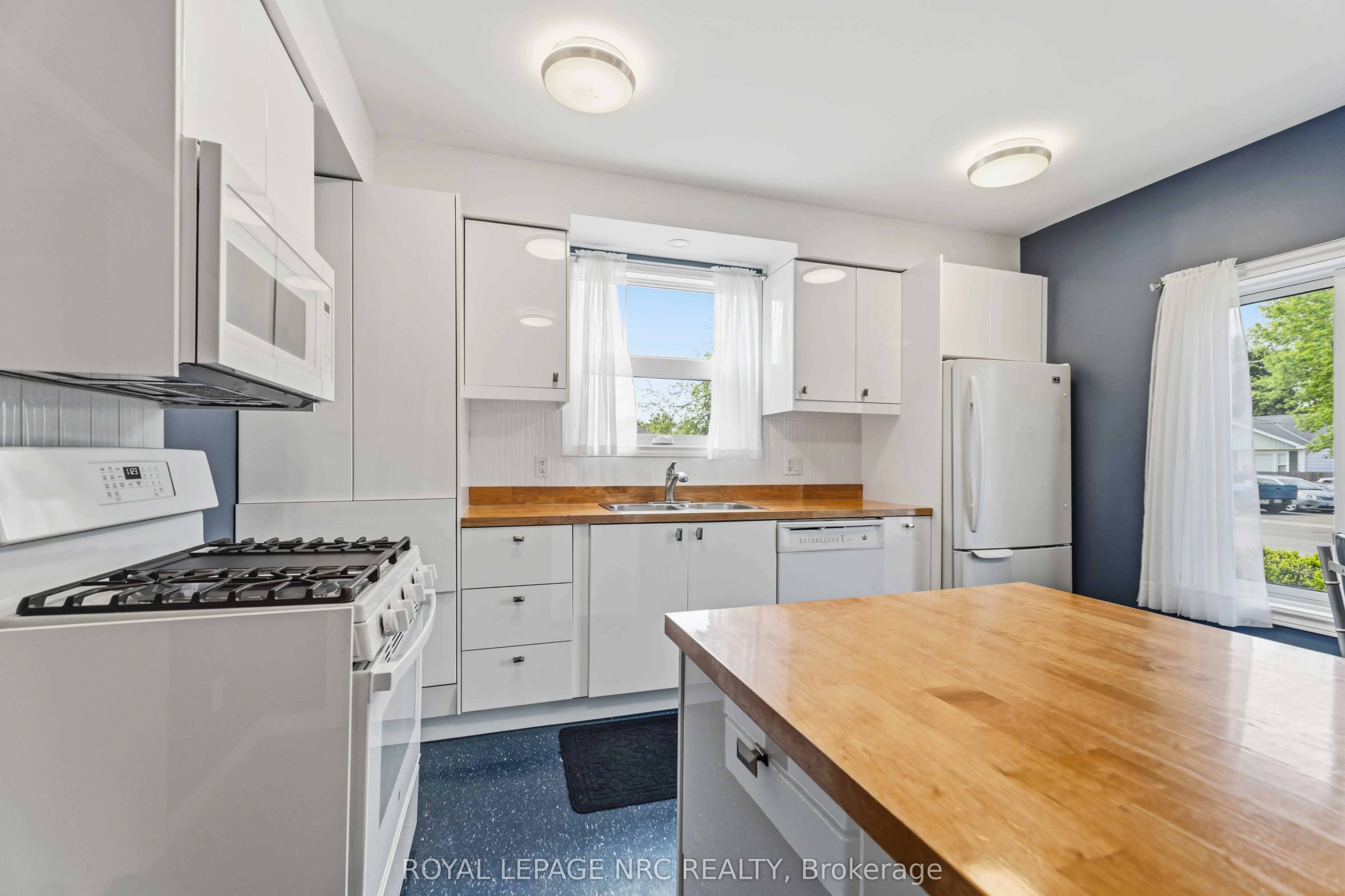 304 Scott Street S
