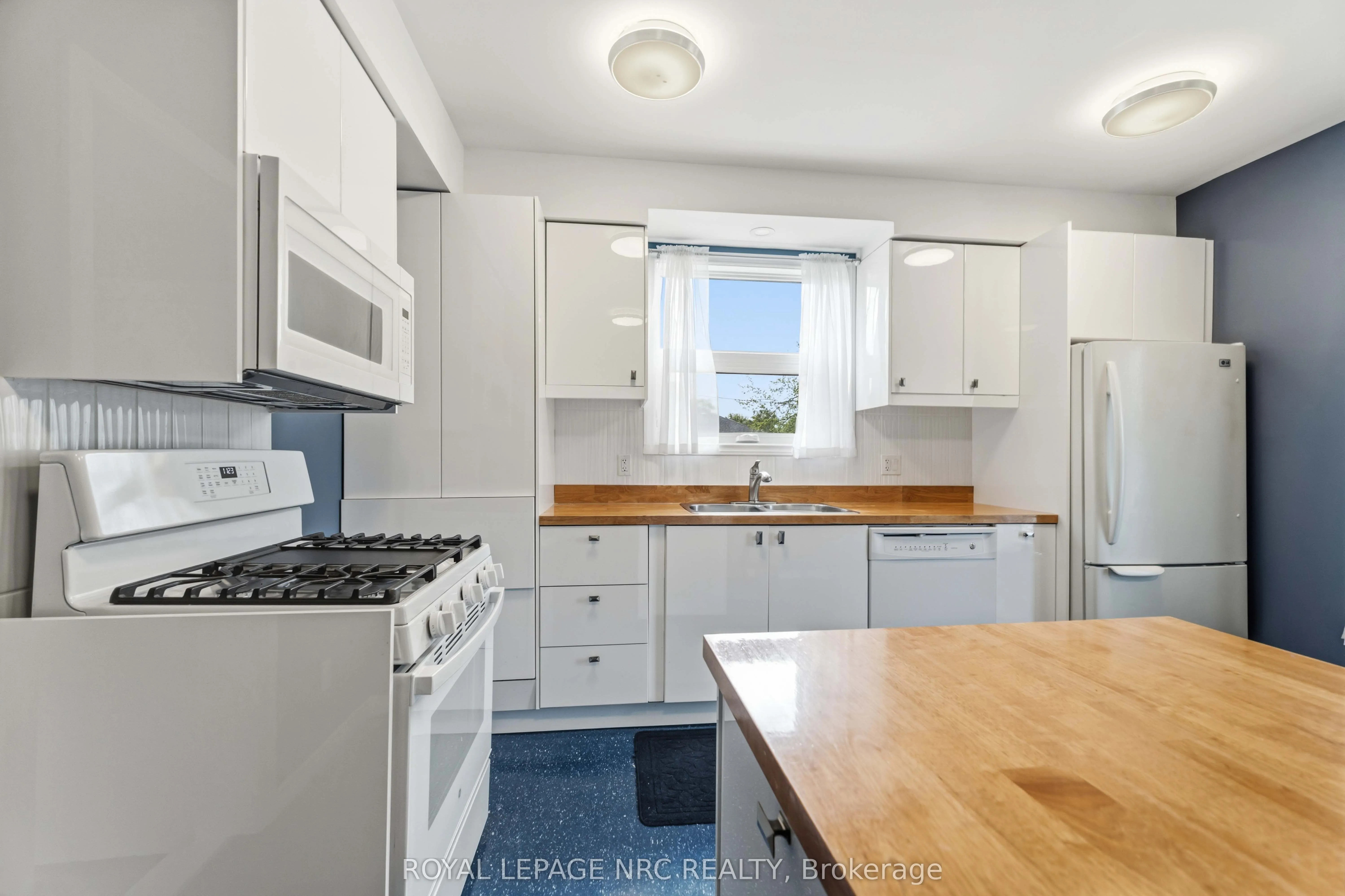 304 Scott Street S