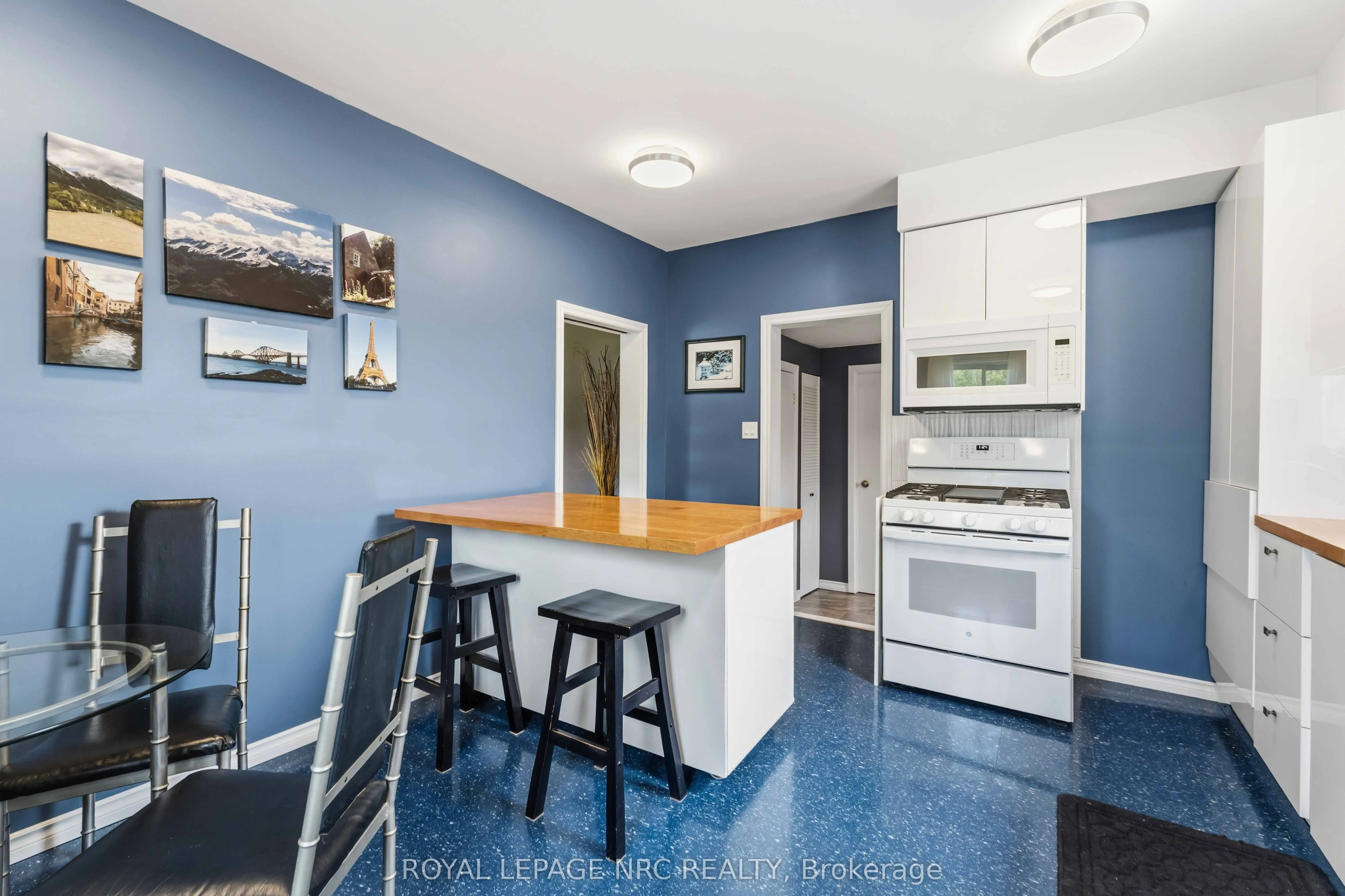 304 Scott Street S
