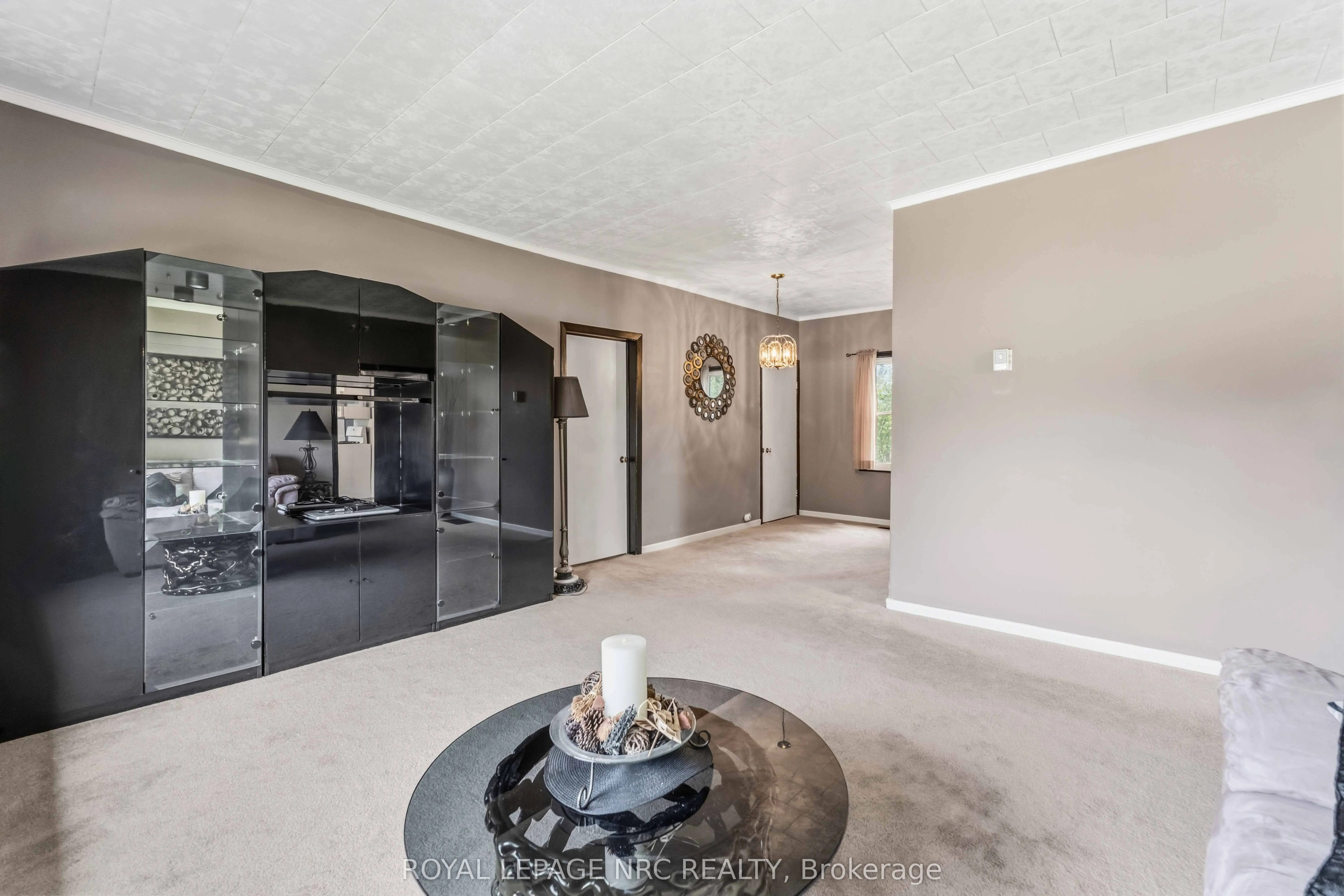 304 Scott Street S