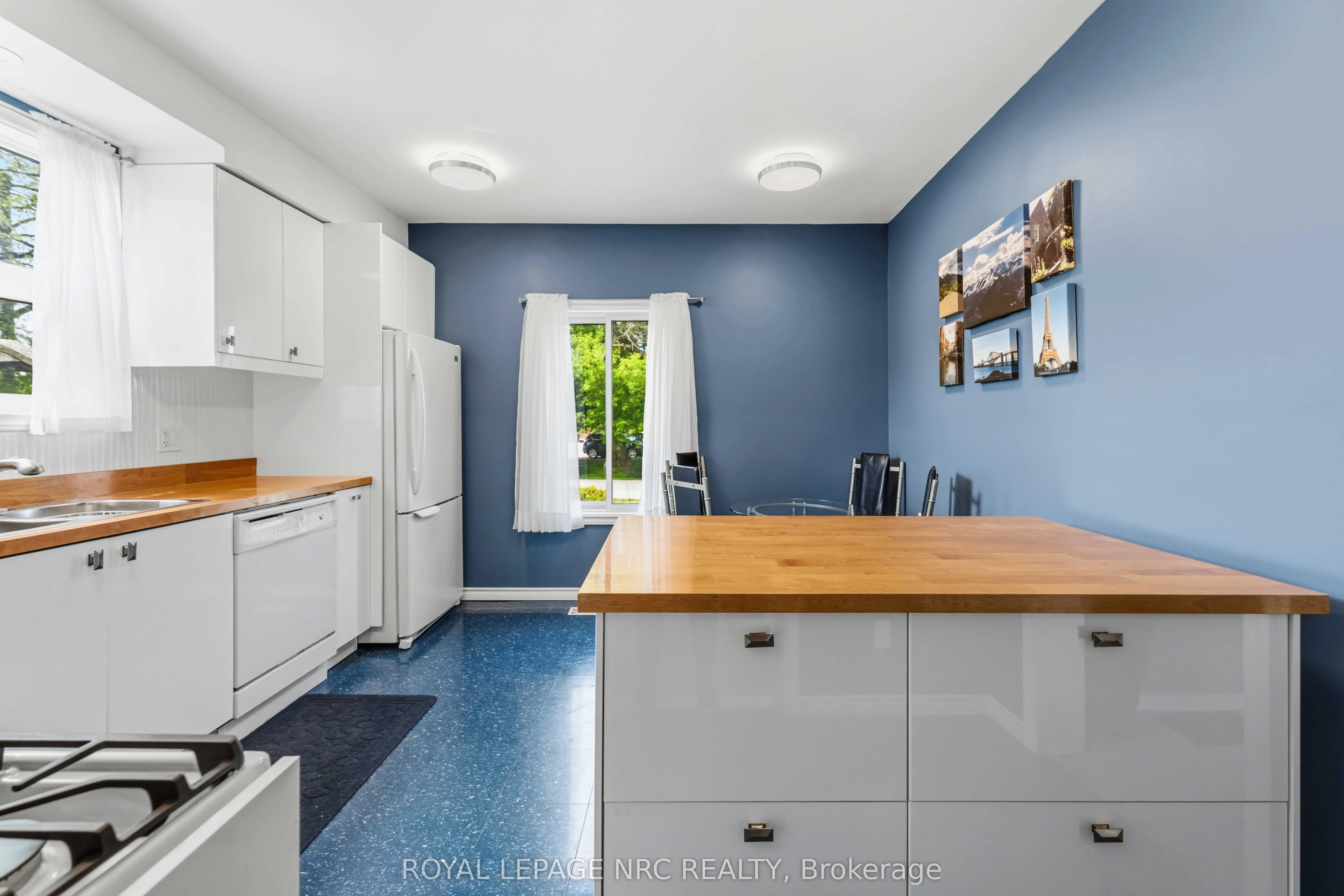 304 Scott Street S