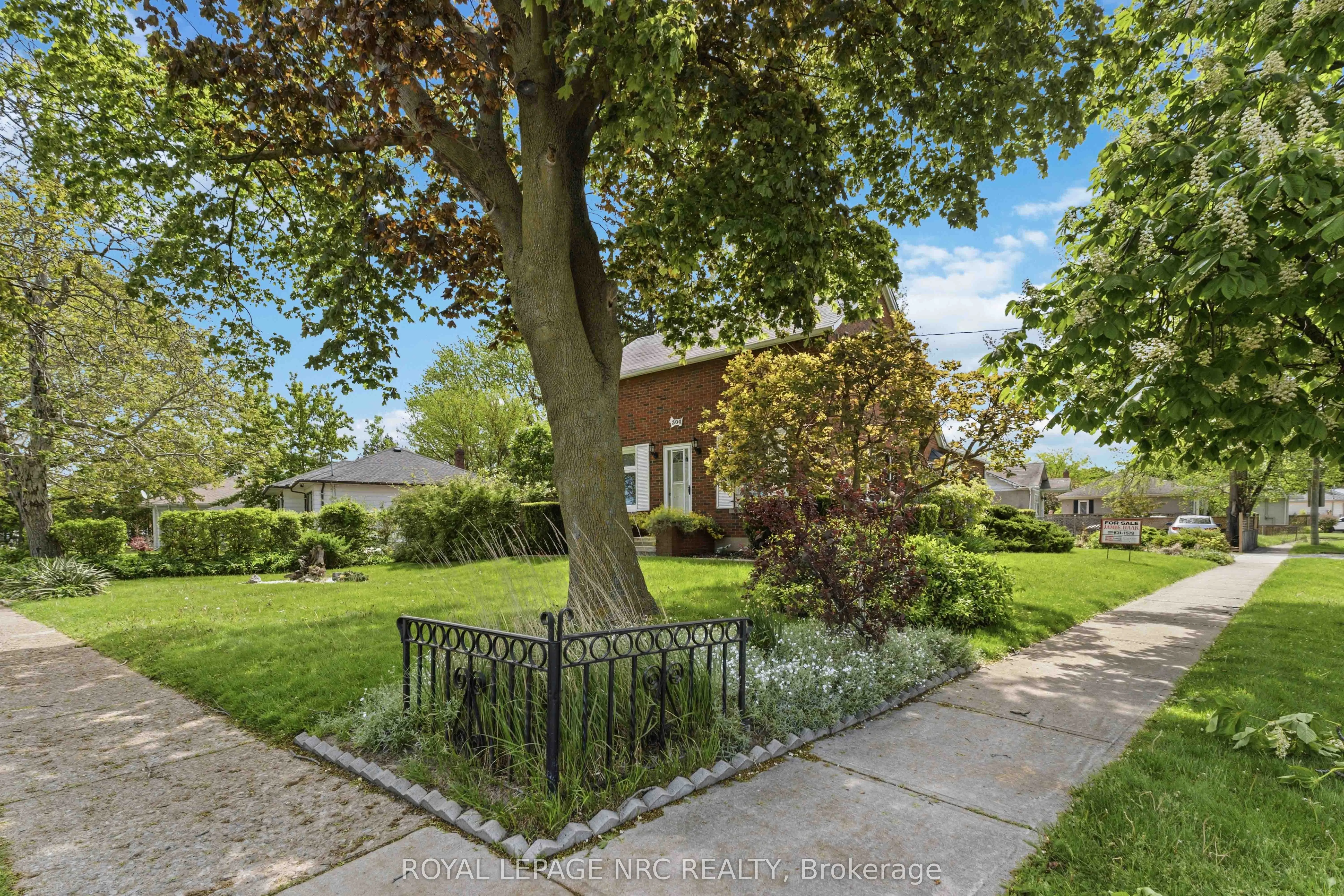 304 Scott Street S