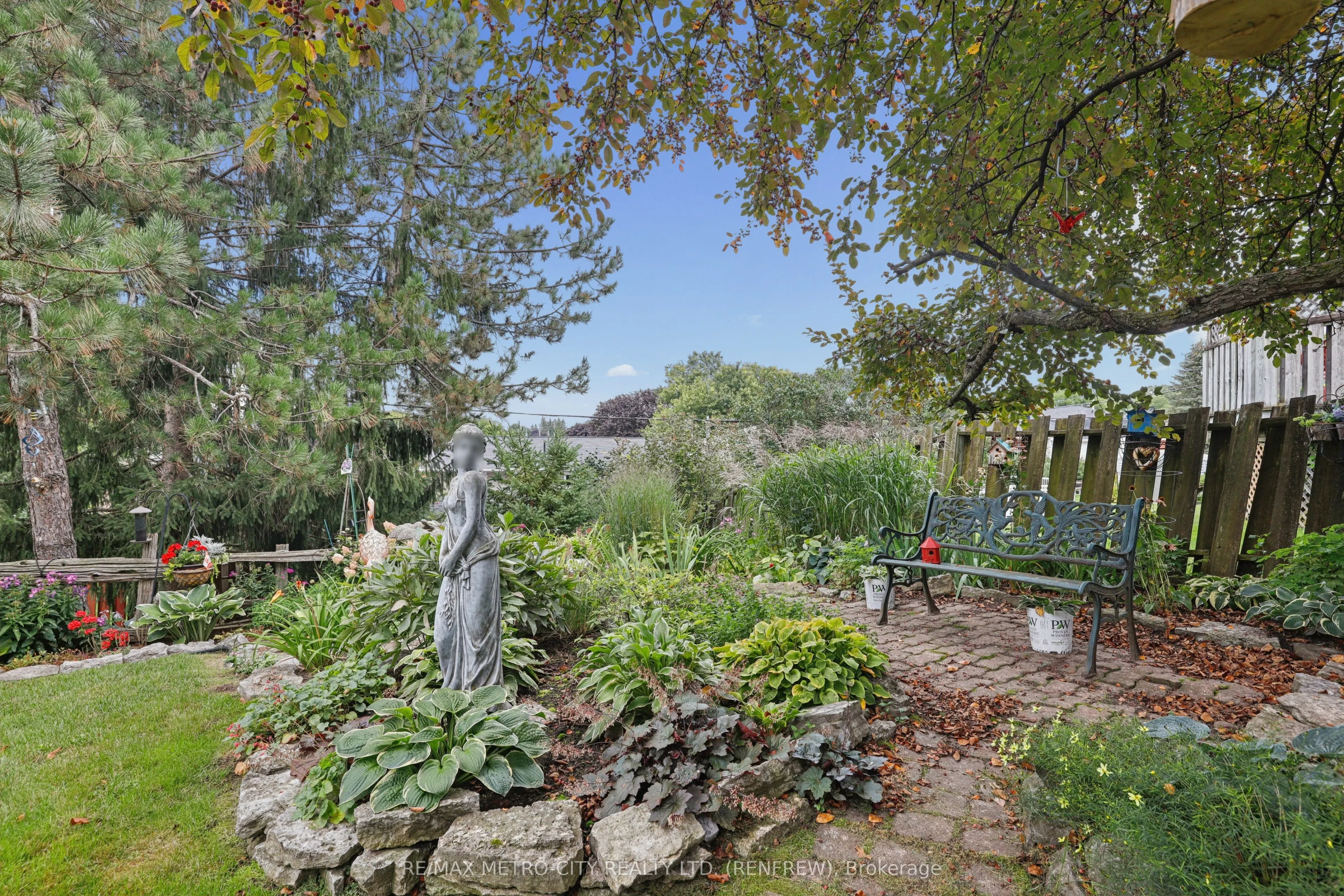 876 Hillsview Street