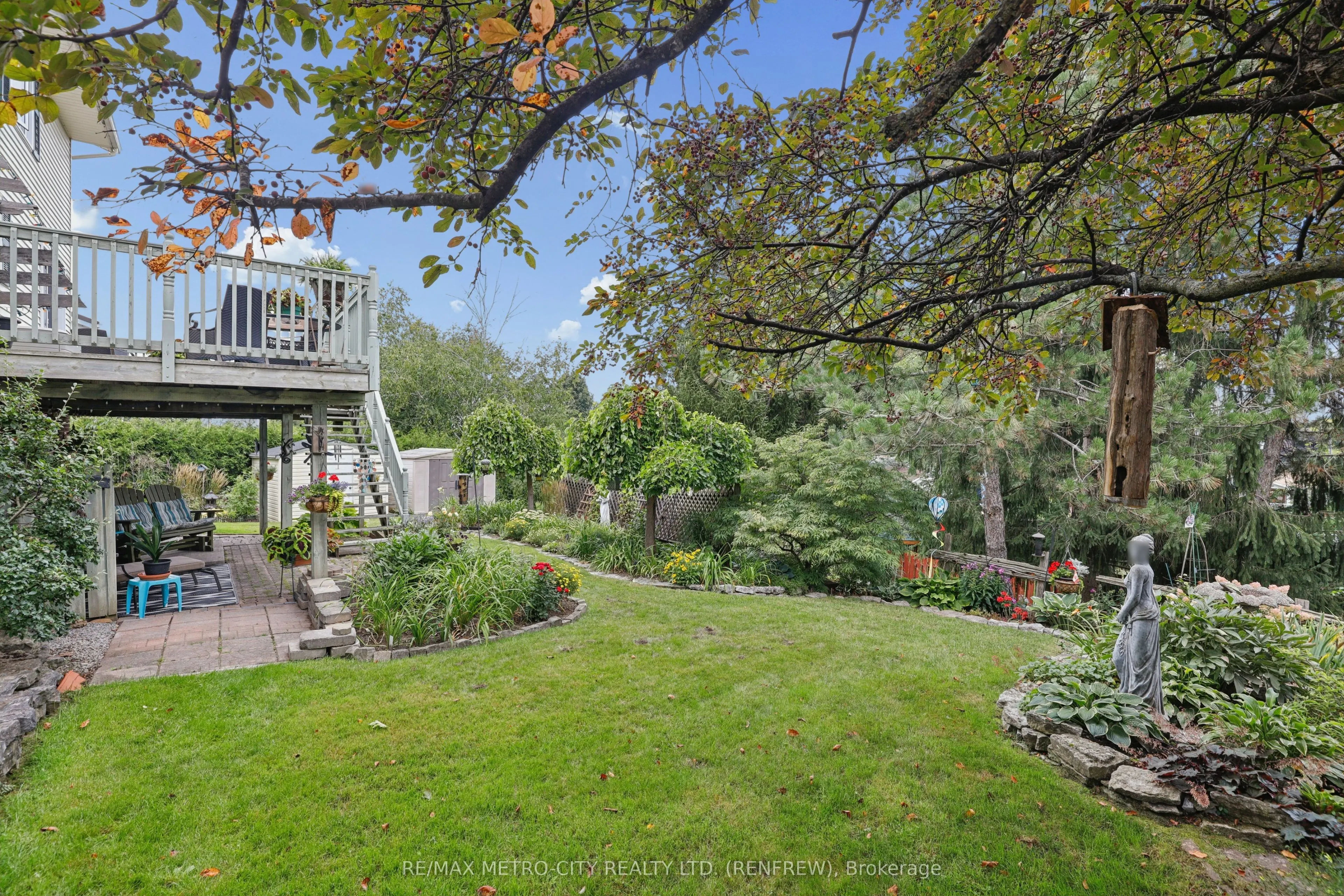 876 Hillsview Street