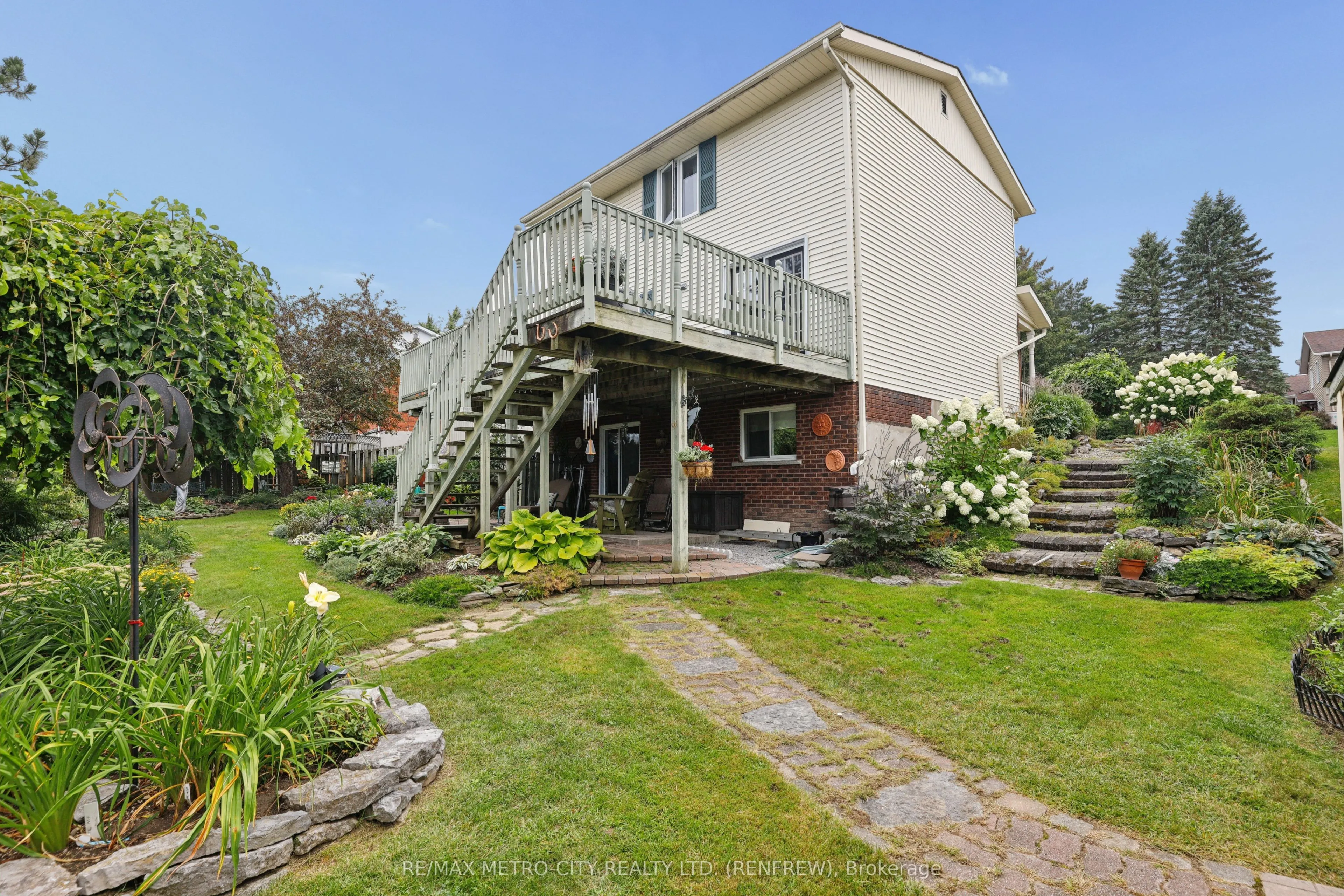 876 Hillsview Street