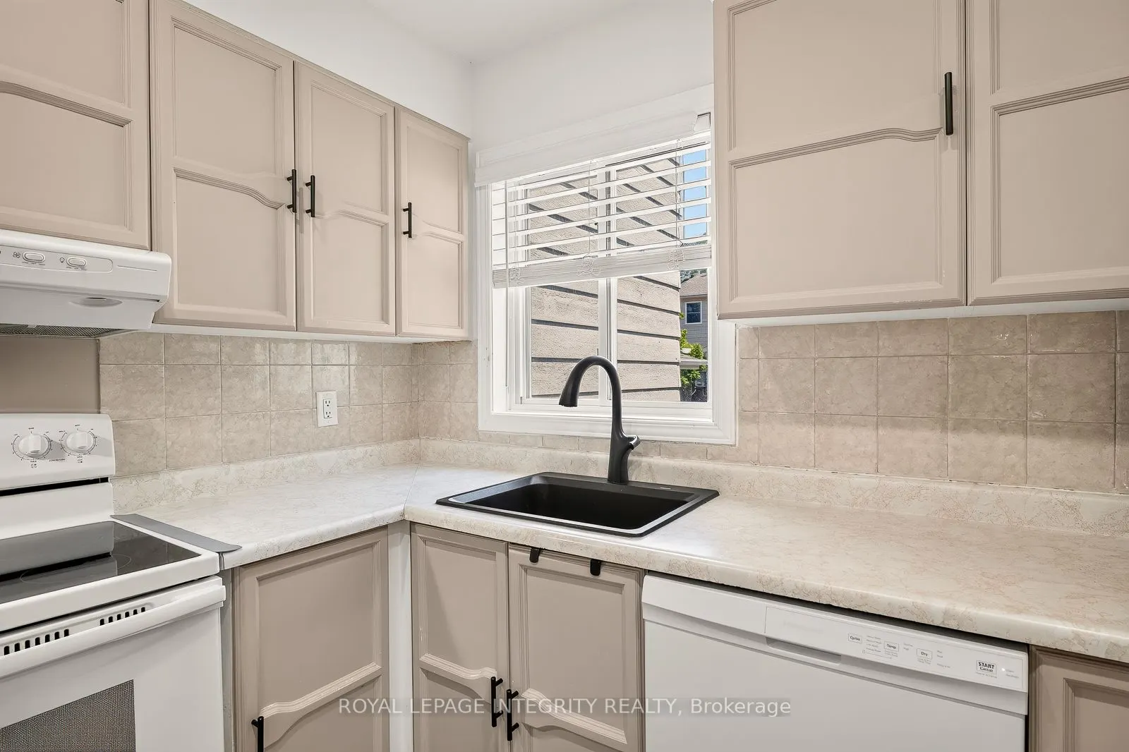 16 Stamford Private #0