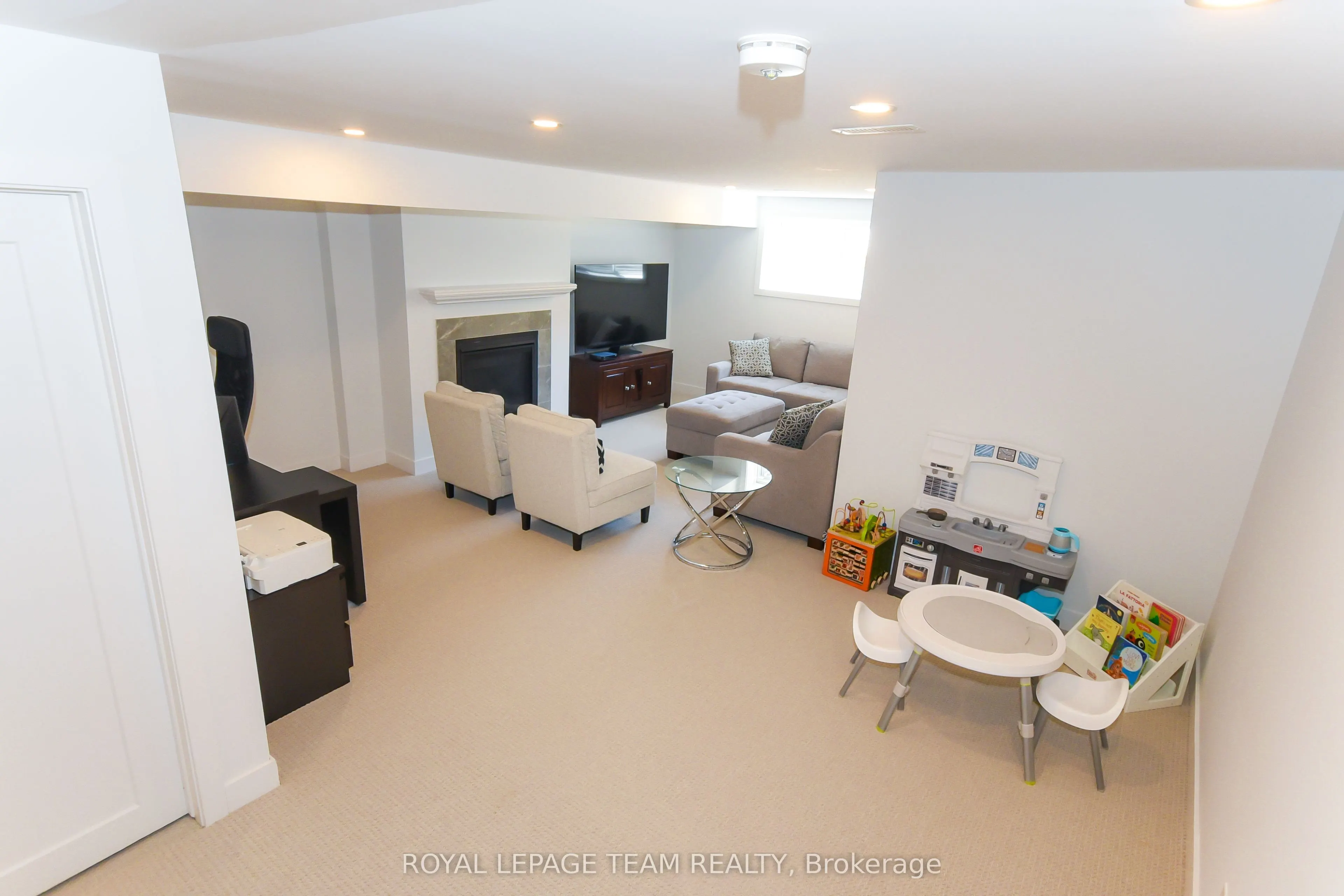 725 Capricorn Circle