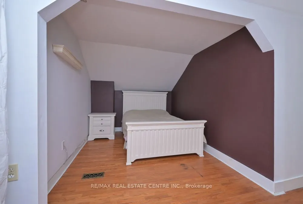 347157 Mono Centre Road