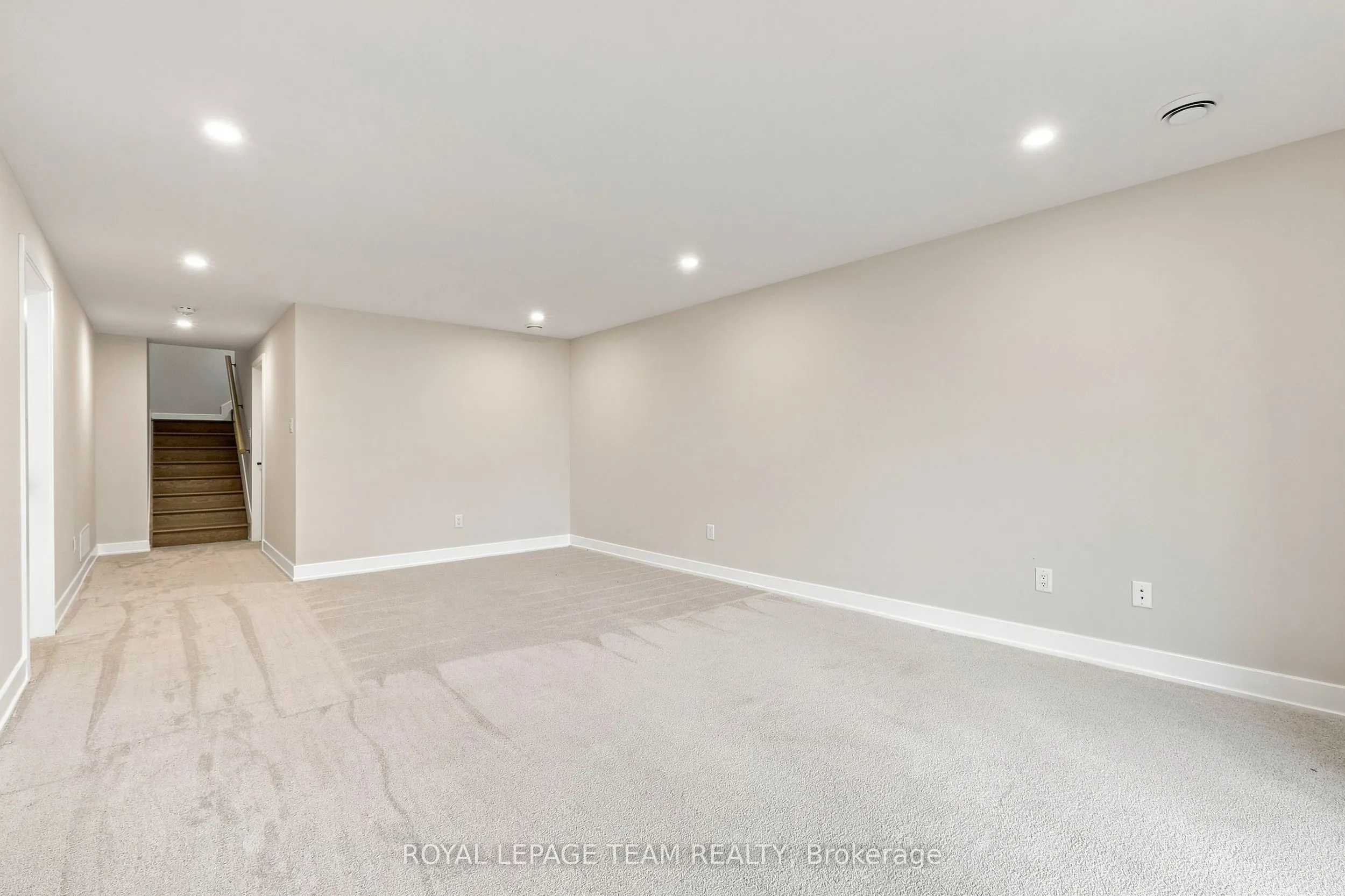 52 Whitcomb Crescent